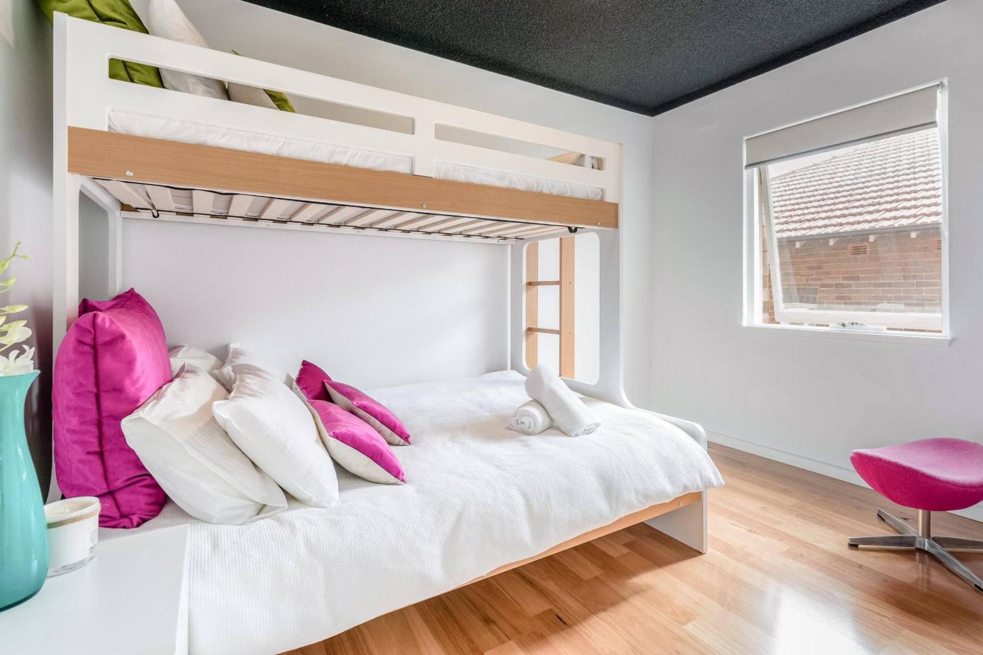 Renovated Retro Near Harbour Front Walks