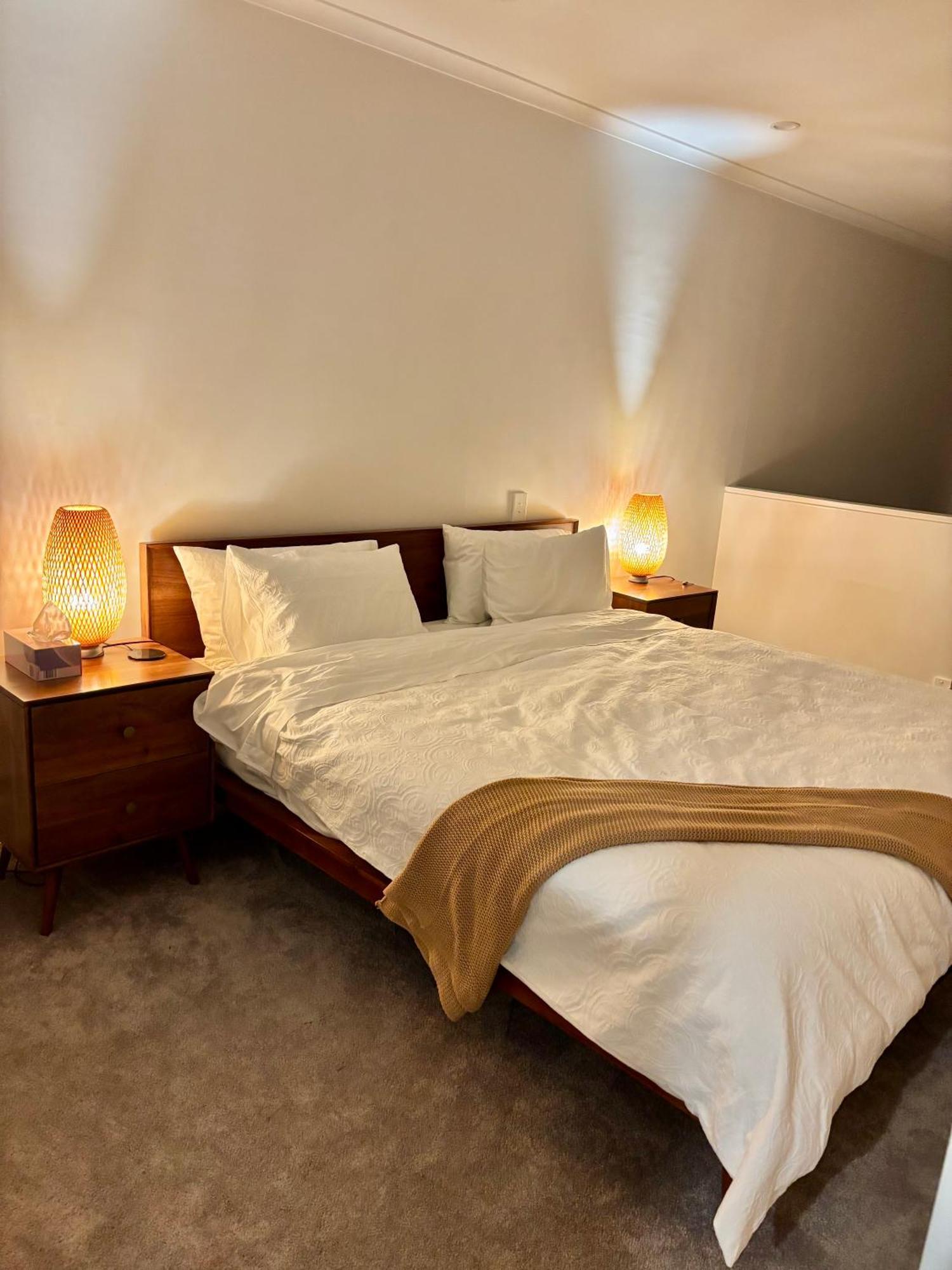Luxury Condo, Pool, Gym, Parking Sydney