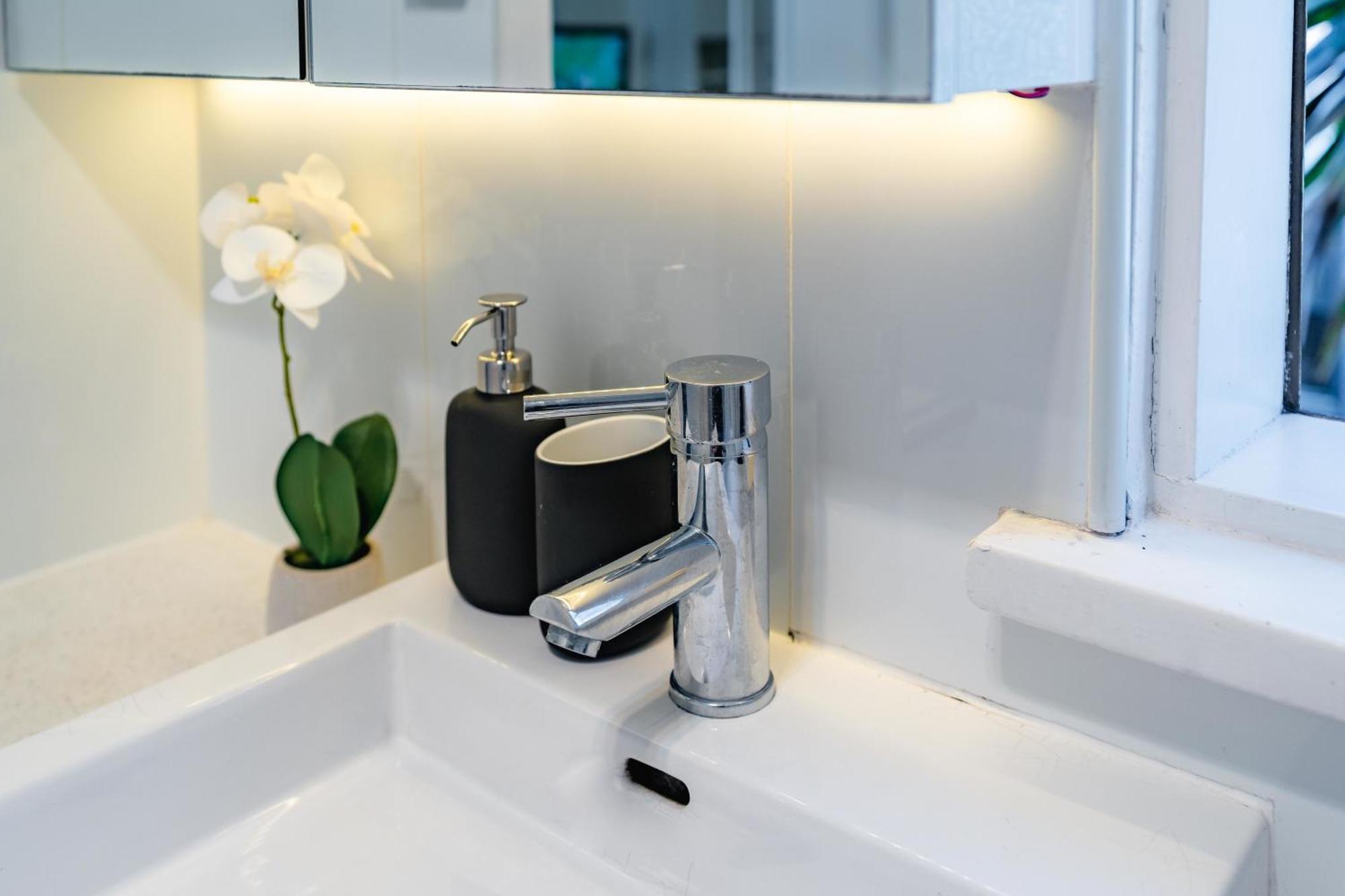 Long-term Listing - Oversized Potts Point Apartment Sydney