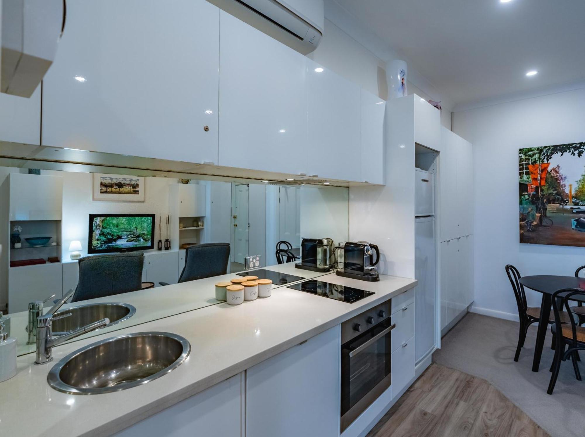 Long-term Listing - Oversized Potts Point Apartment *