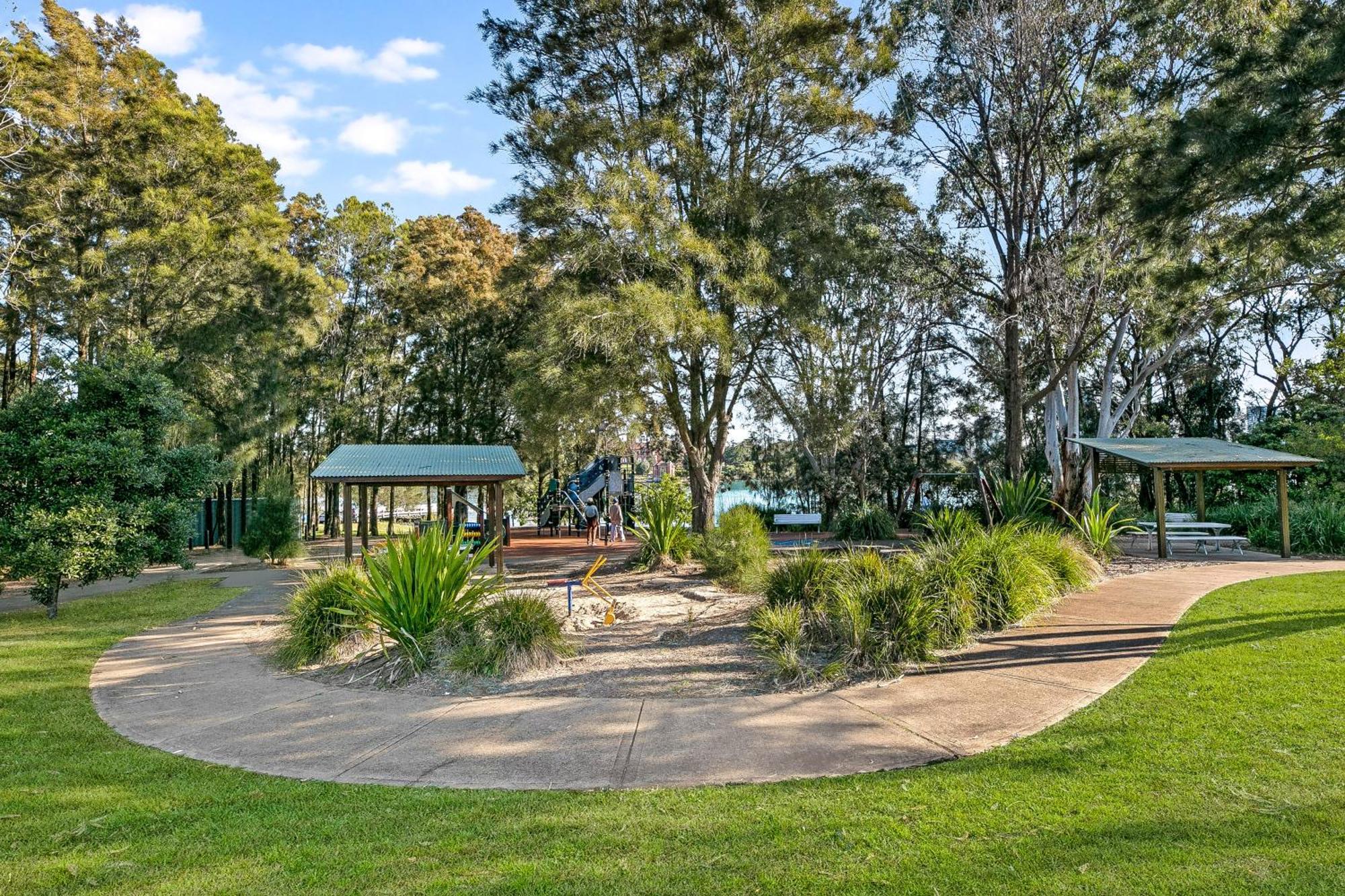 Spacious Putney Studio-2 Beds, Short Drive To Parklands & Olympic Apartment Sydney