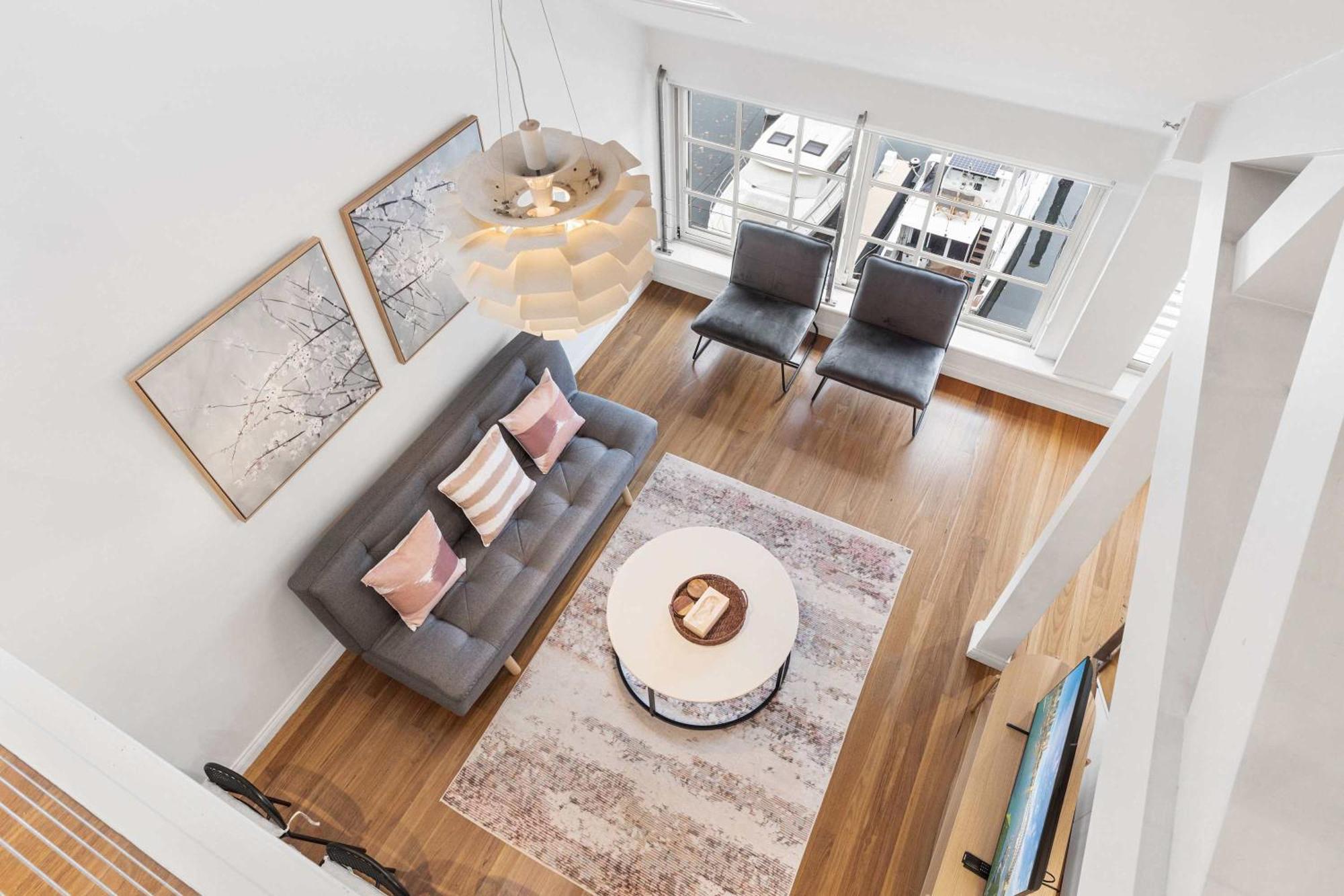Loft-style Waterfront