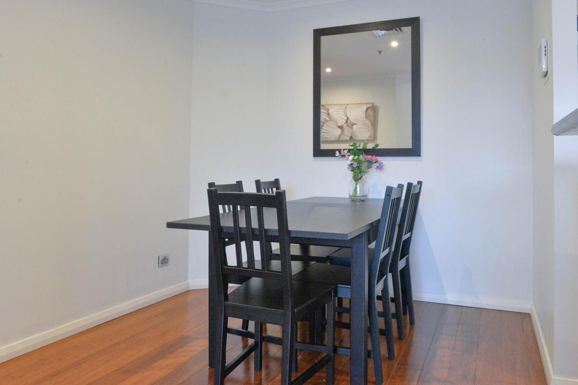 Modern Darling Harbour 2br Walk To Everything Sydney