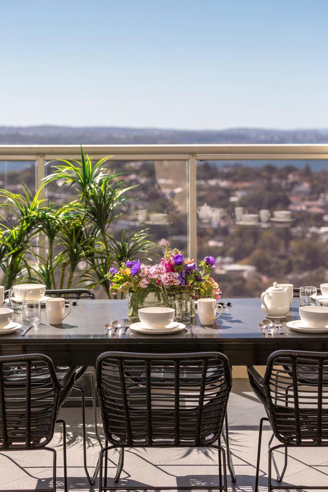 Hotel Meriton Bondi Junction 5*