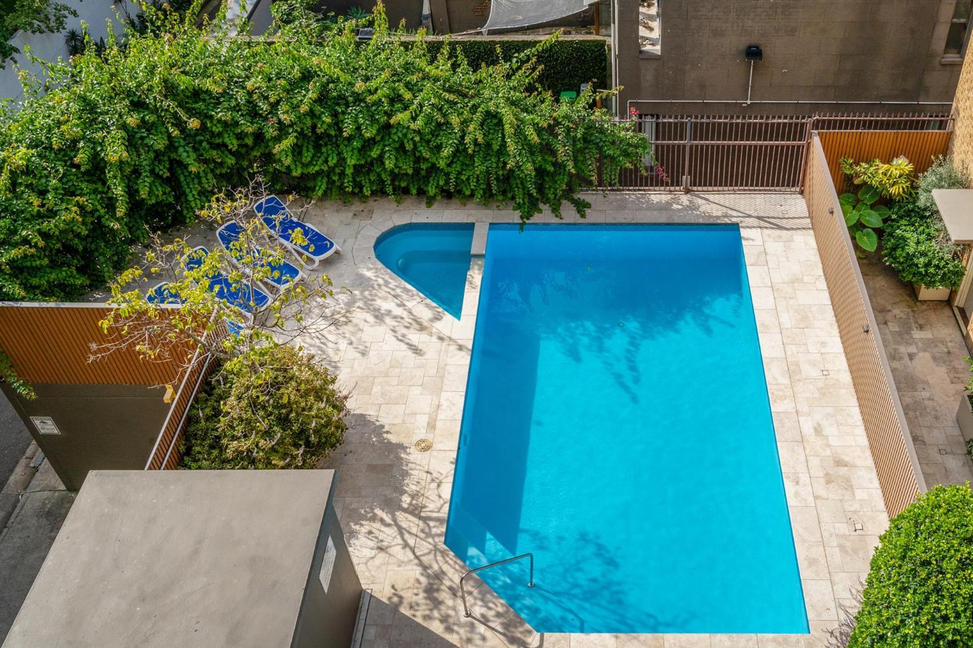 Apartment Inner Harbour Views With Parking Sydney