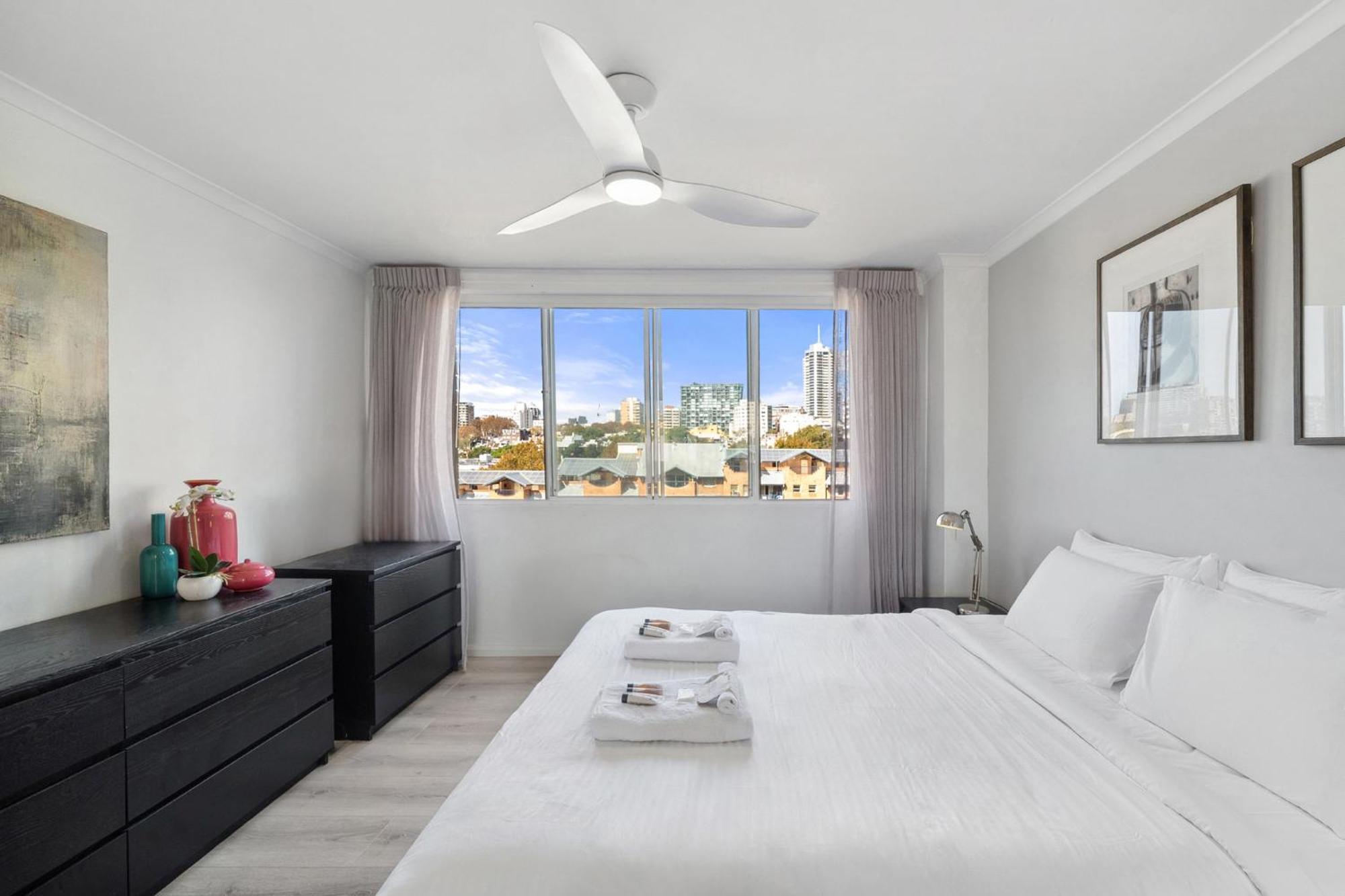 Inner Harbour Views With Parking Apartment Sydney