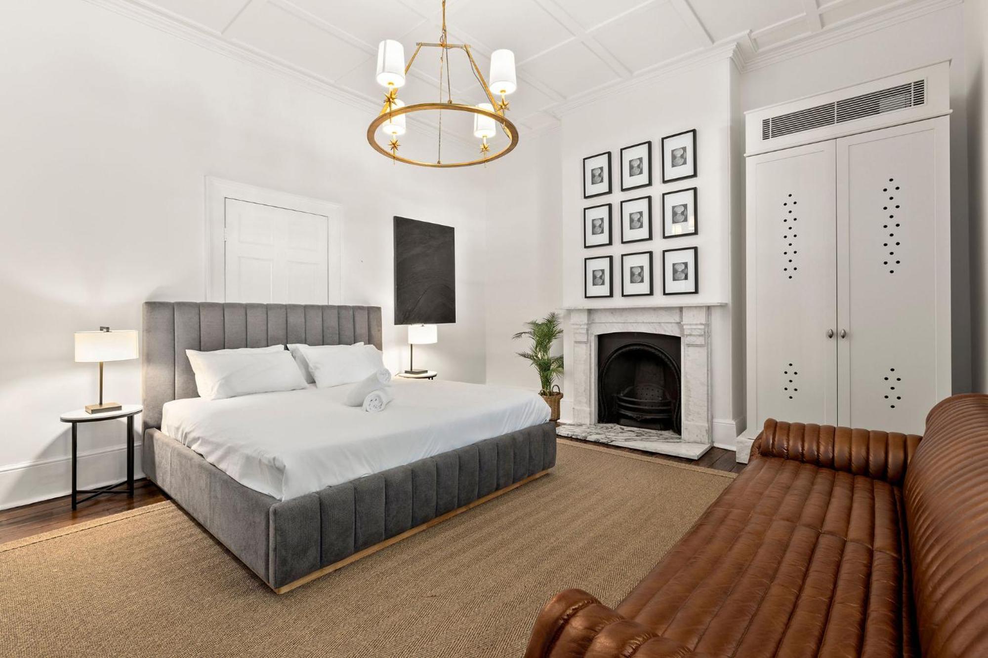 Apartment Luxury Harbourside Living With Rich Historic Charm