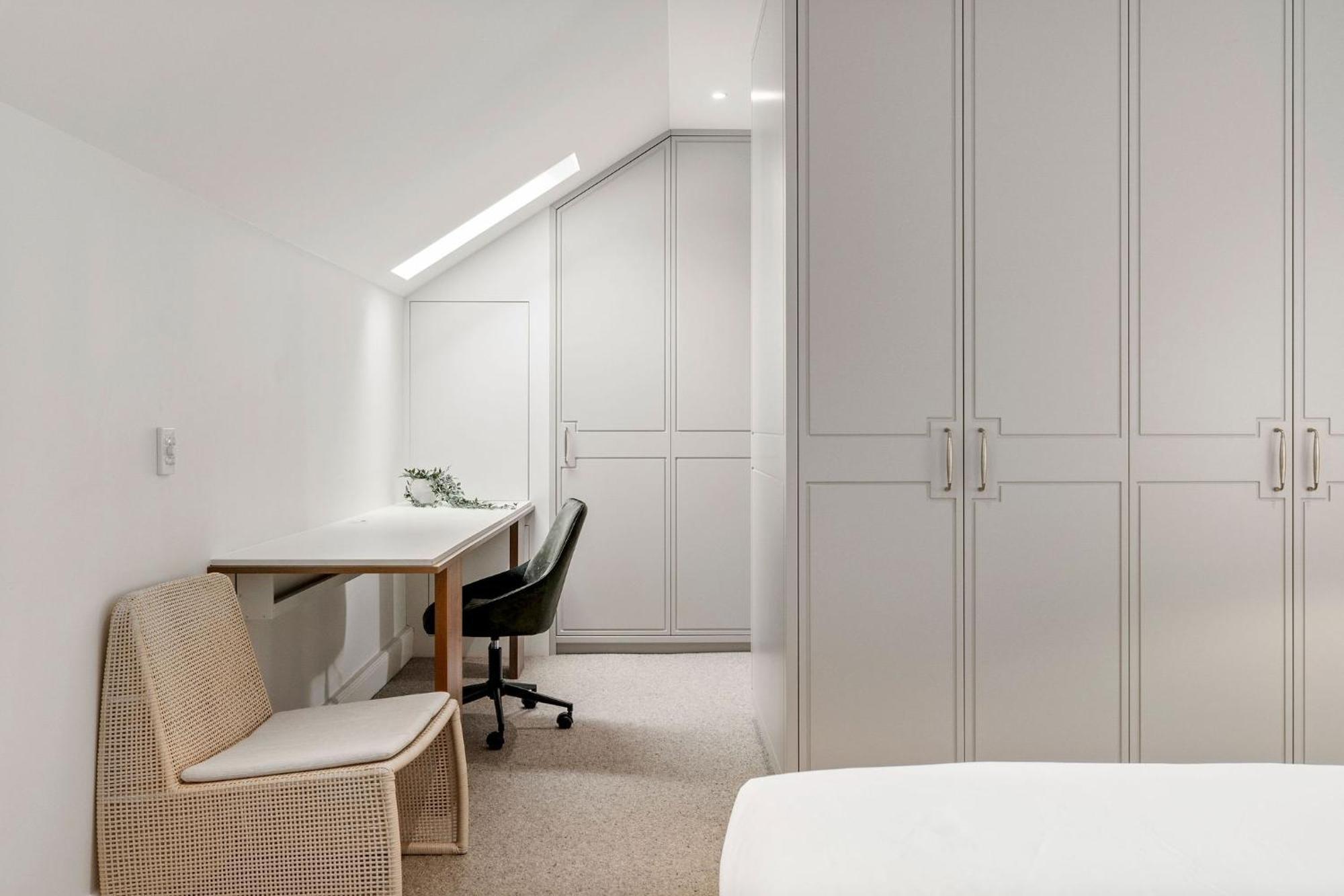 Luxury Harbourside Living With Rich Historic Charm *