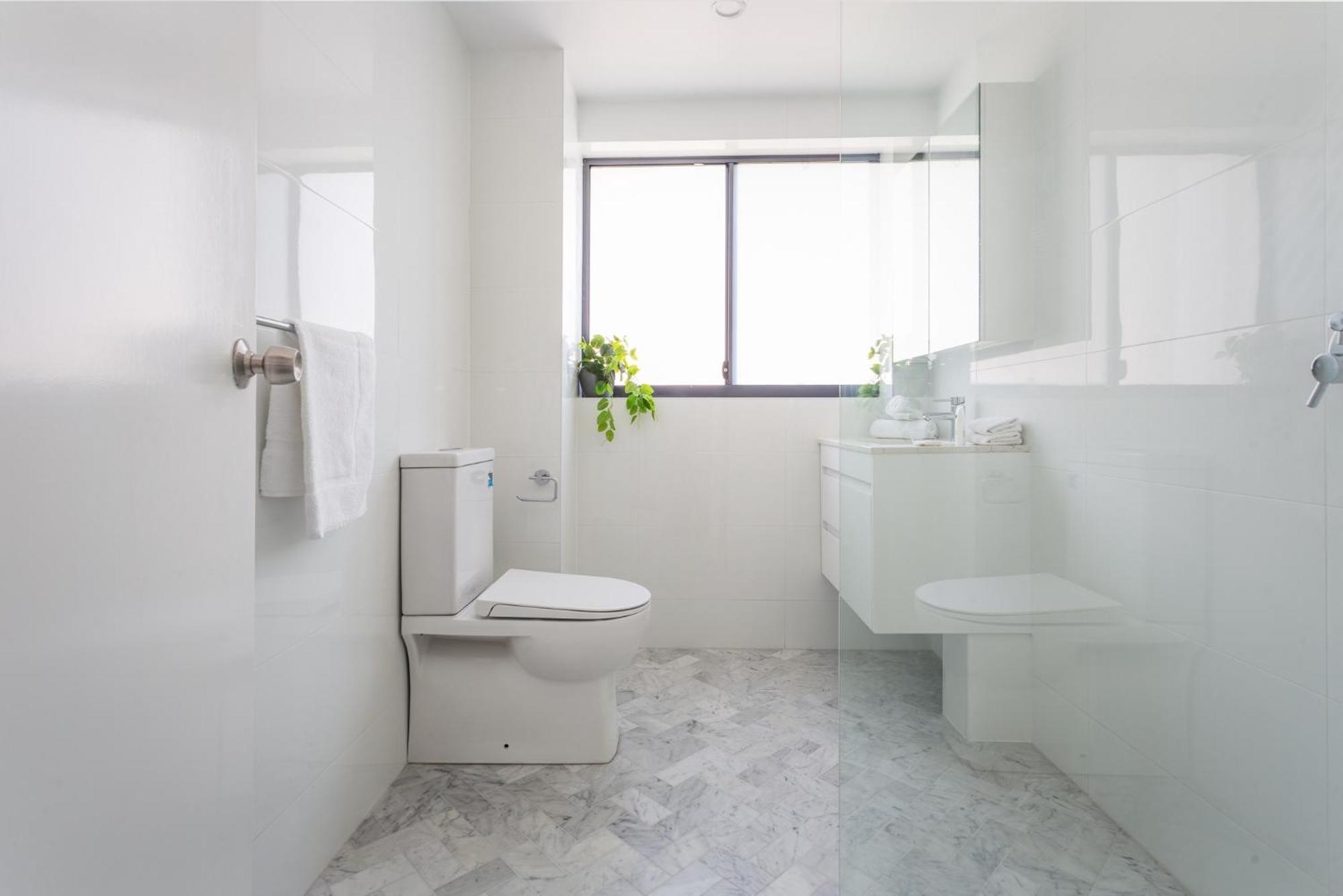 Unit With Balcony Backyard And Parking Near Shops Sydney