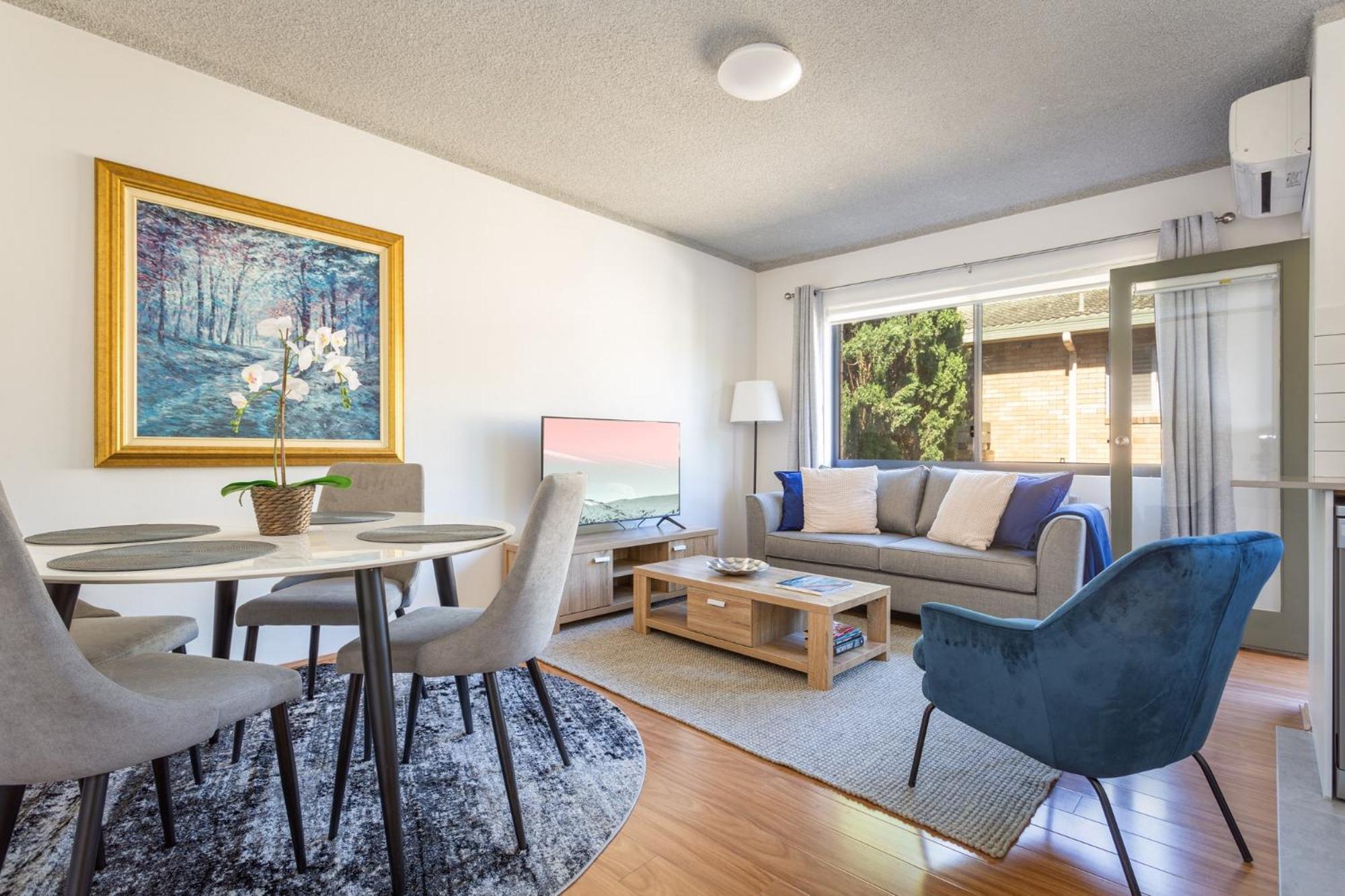 Apartment Unit With Balcony Backyard And Parking Near Shops Sydney
