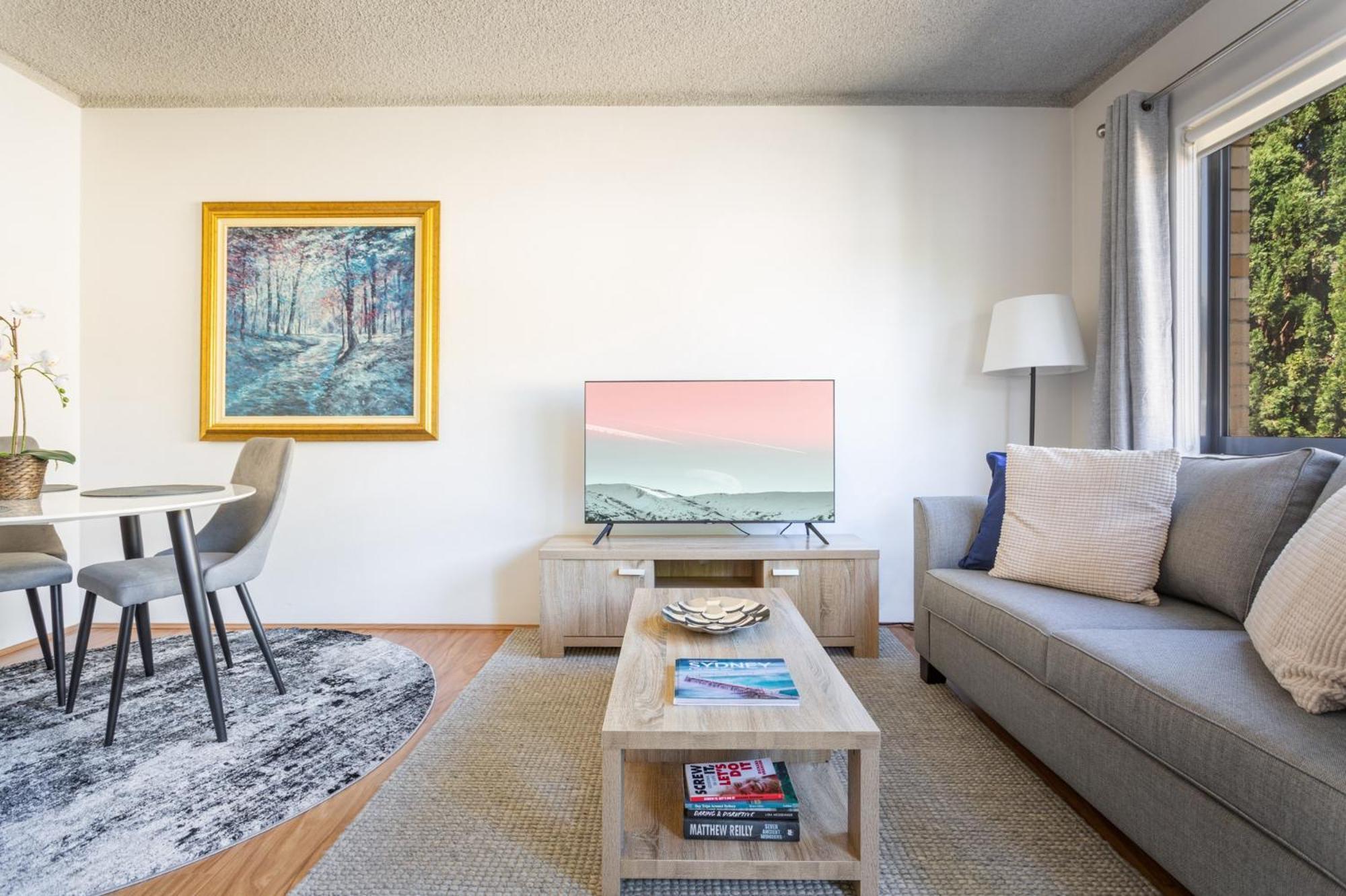 Unit With Balcony Backyard And Parking Near Shops
