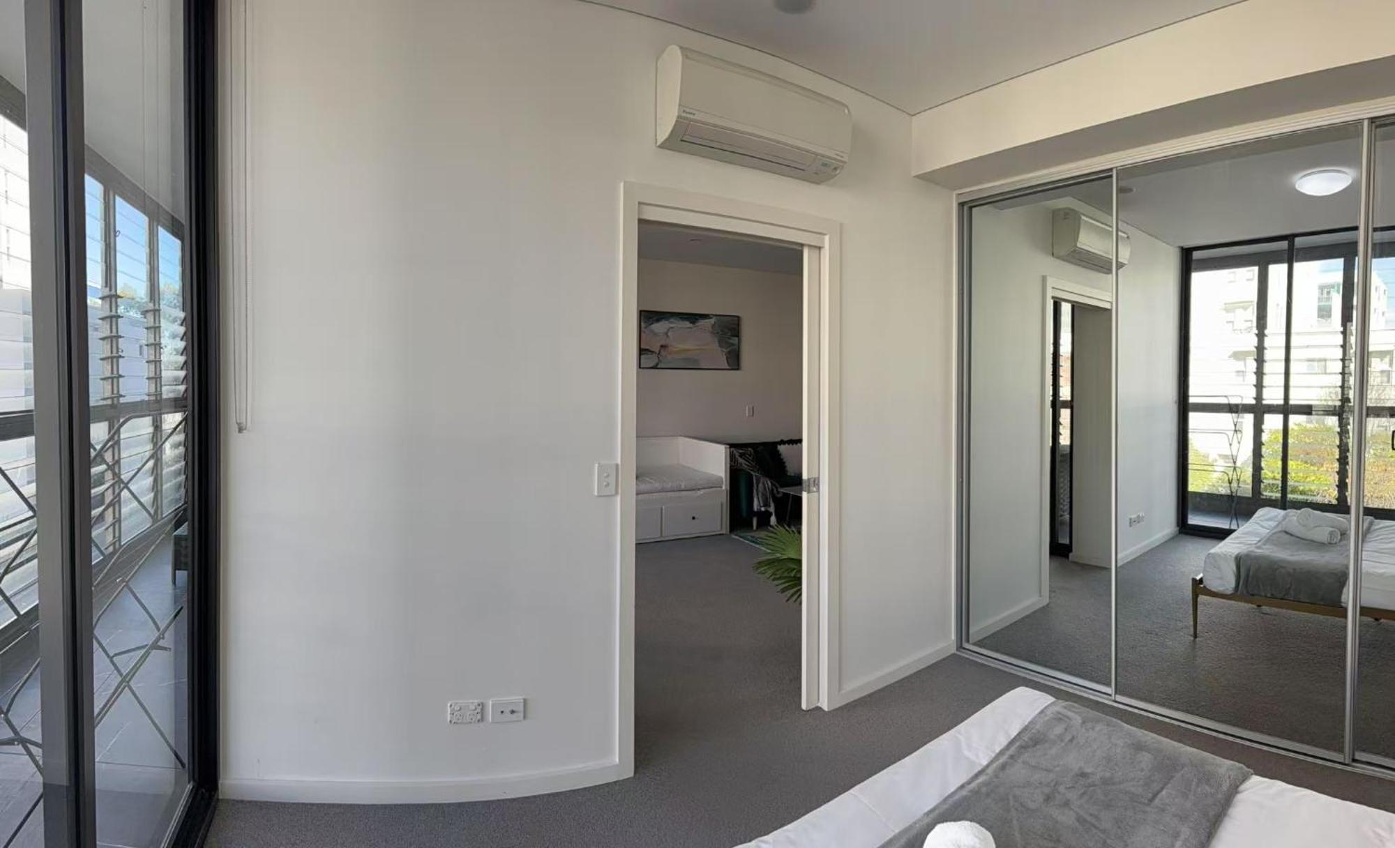 Wentworth Point Modern 2br With Large Belcony Apartment