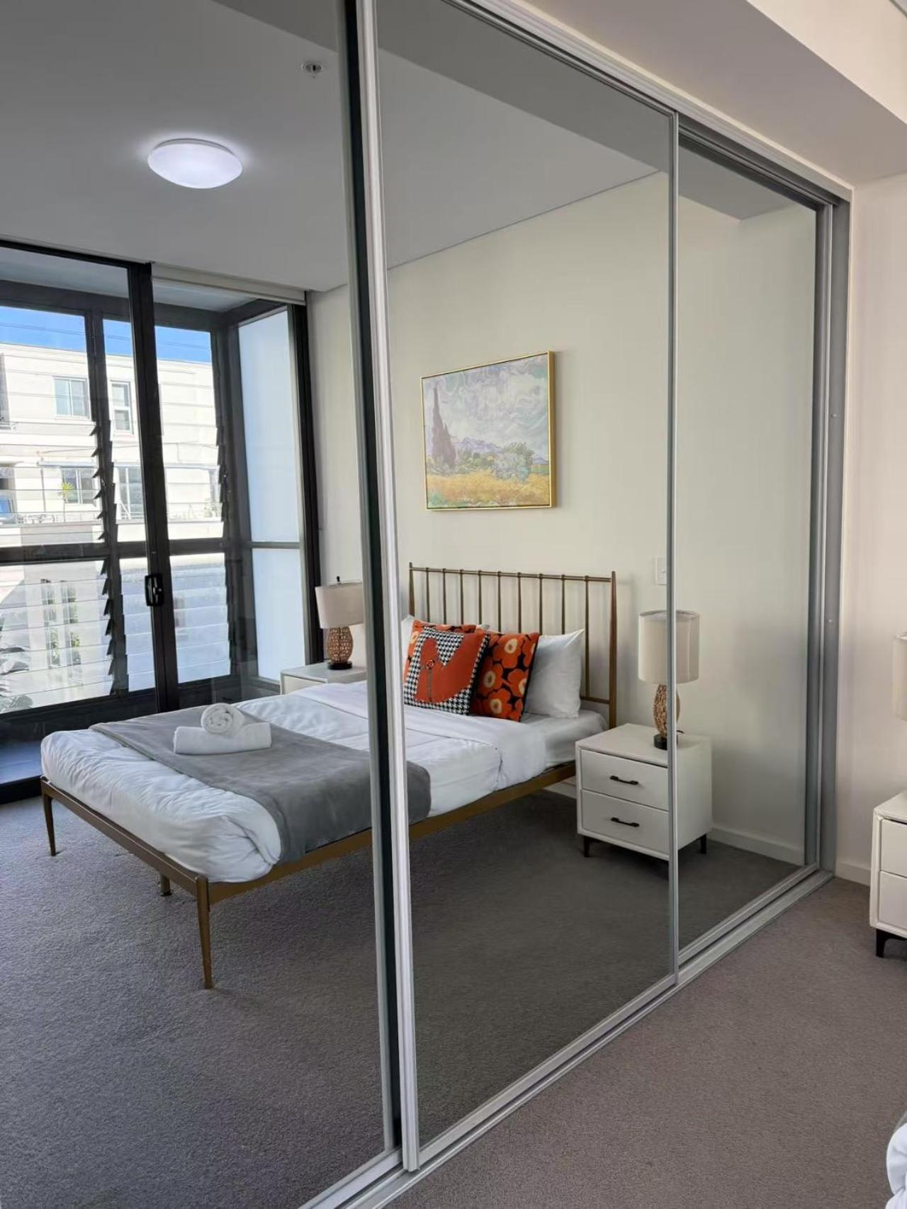 Wentworth Point Modern 2br With Large Belcony *