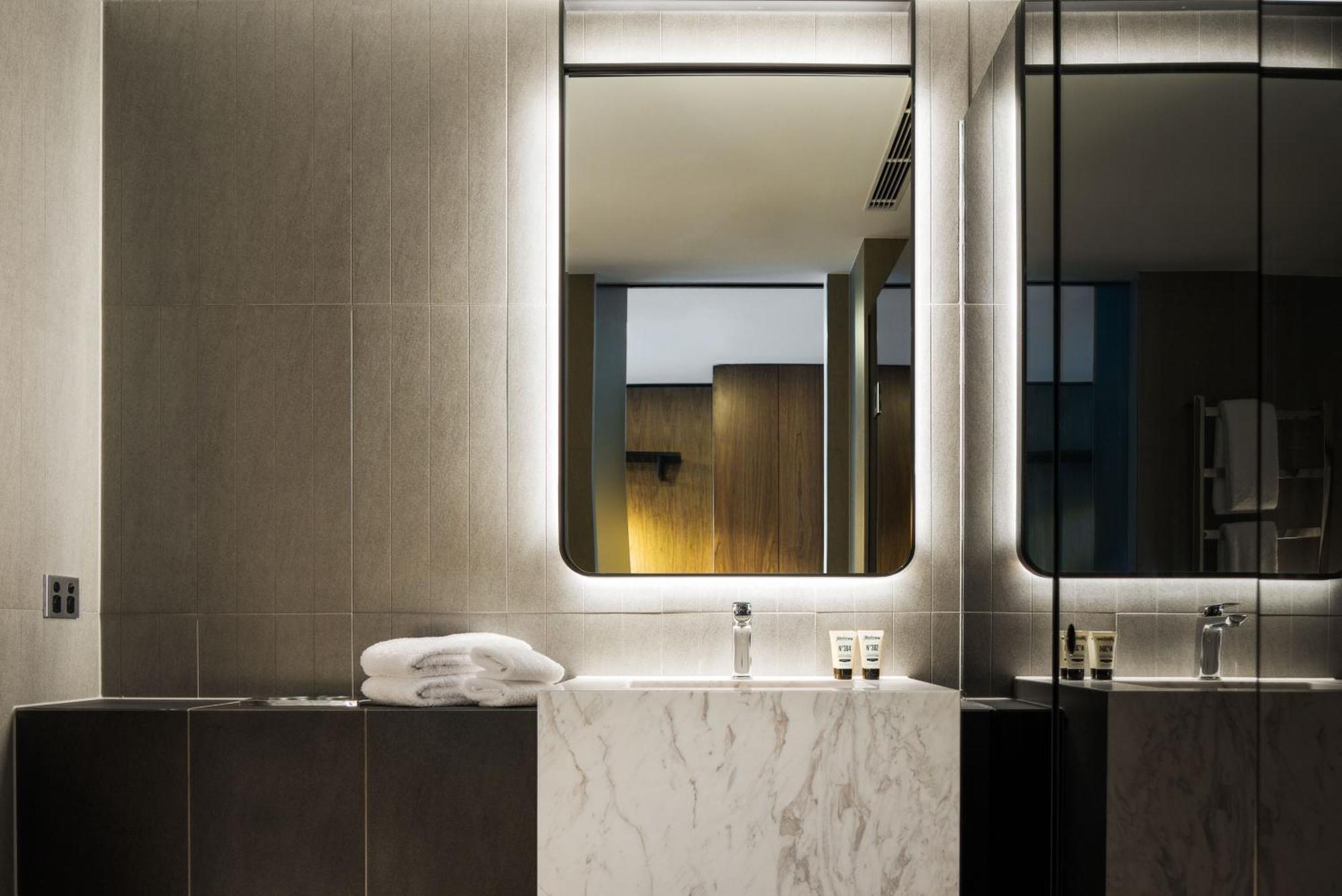West Sydney, Curio Collection By Hilton Hotel