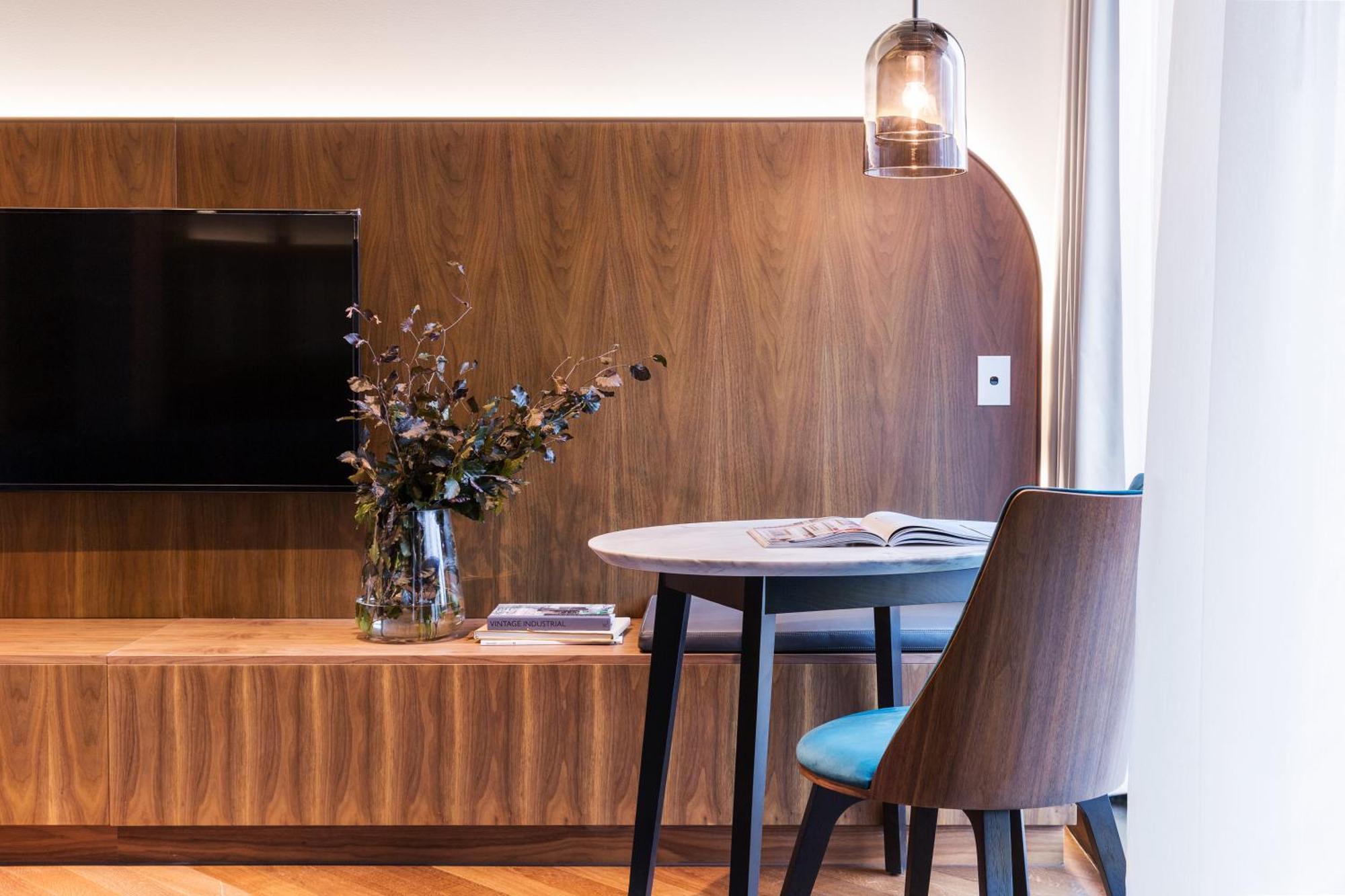 West Sydney, Curio Collection By Hilton
