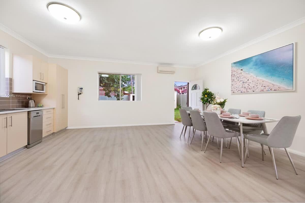 Croydon 4bed House Cls Burwood And Ashfield Holiday home Sydney