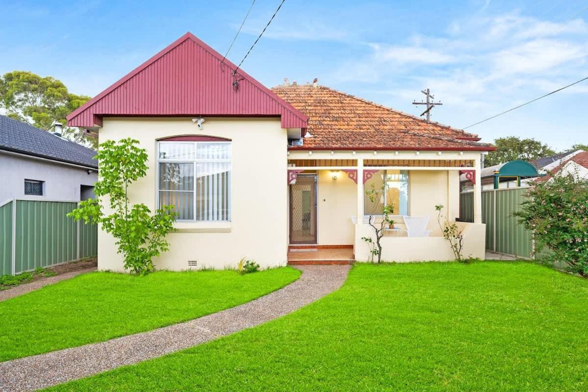 Croydon 4bed House Cls Burwood And Ashfield Holiday home Sydney