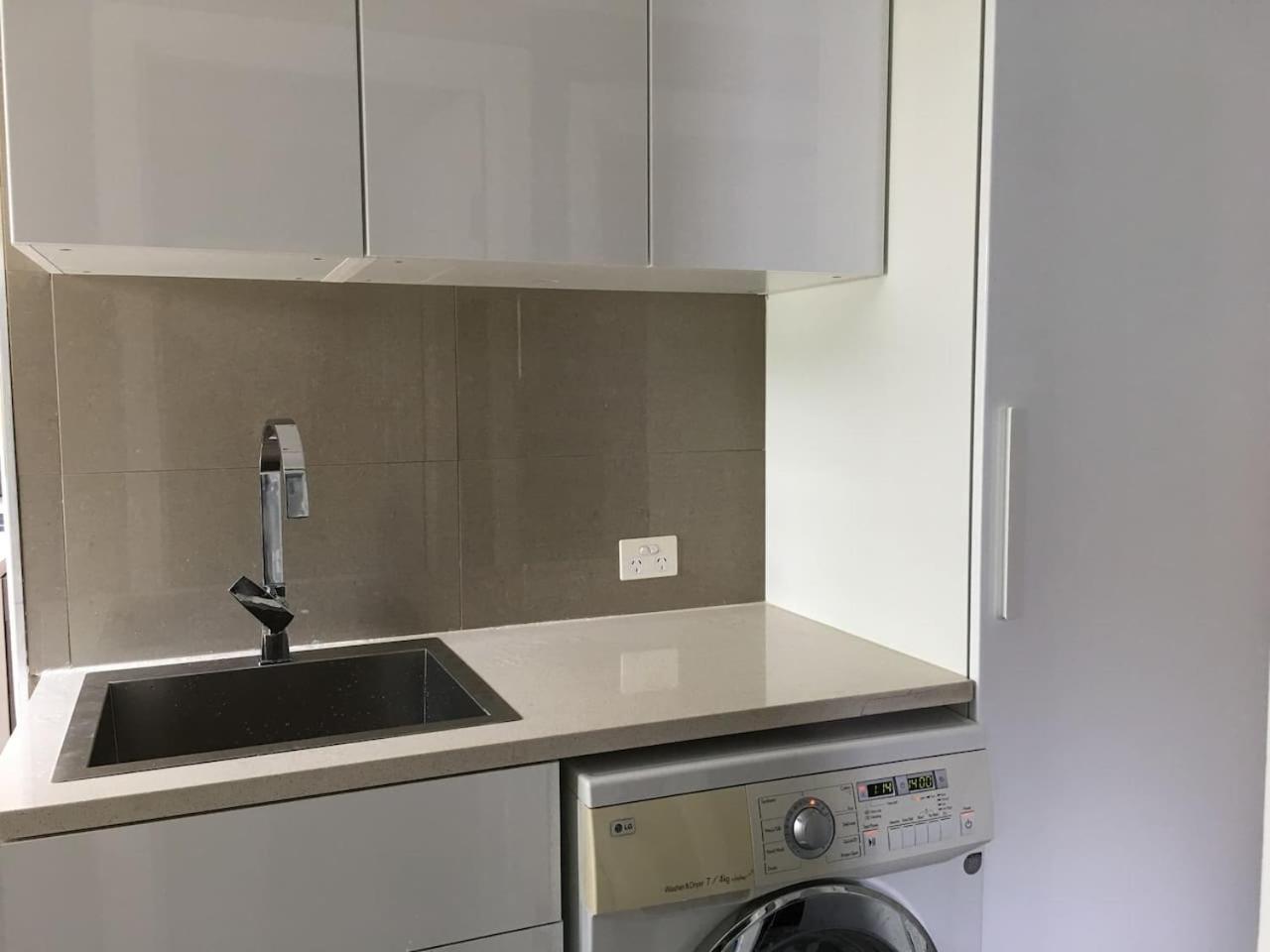 3br Terrace House In Darling Habour, Next To Icc And The Star, Cbd, Free Parking