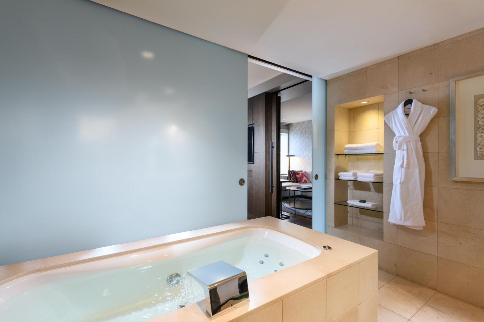 Hilton 5* Sydney