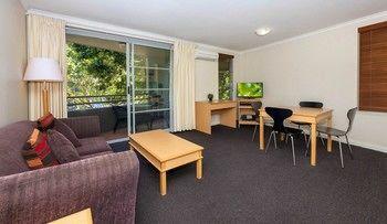 Napoleon On Kent Aparthotel 4*