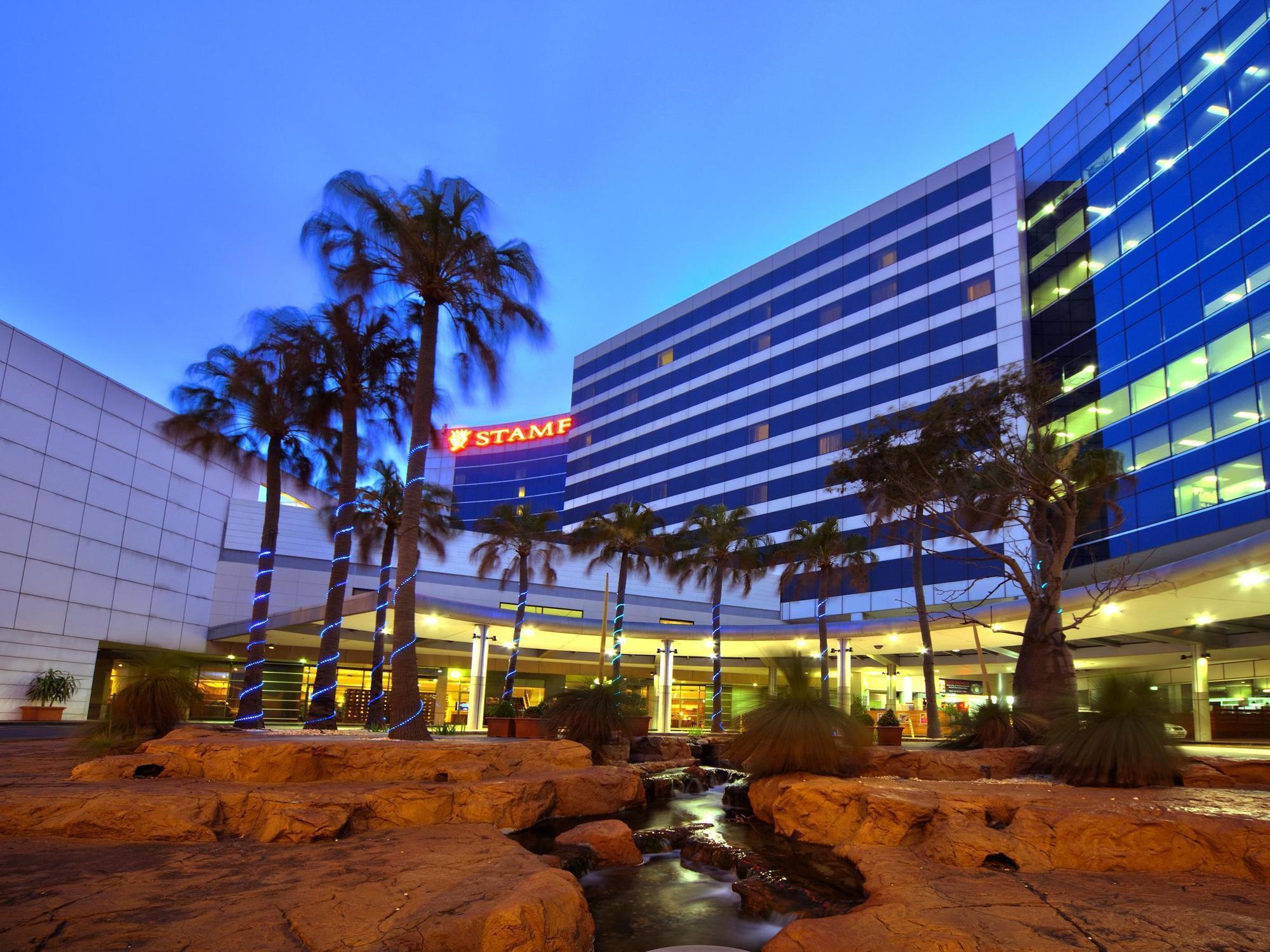 Stamford Plaza Airport & Conference Centre 5*