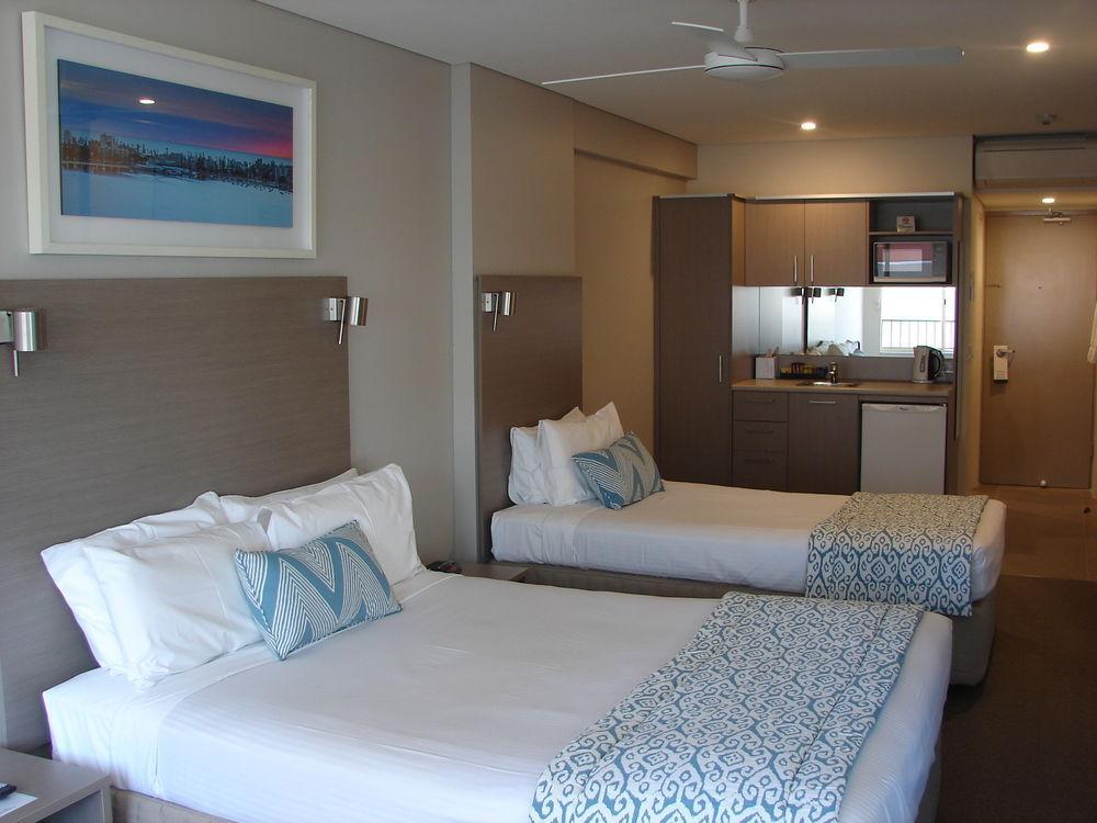 Manly Paradise & 3*