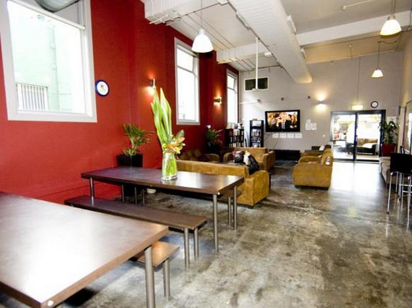 Big Backpackers Hostel *