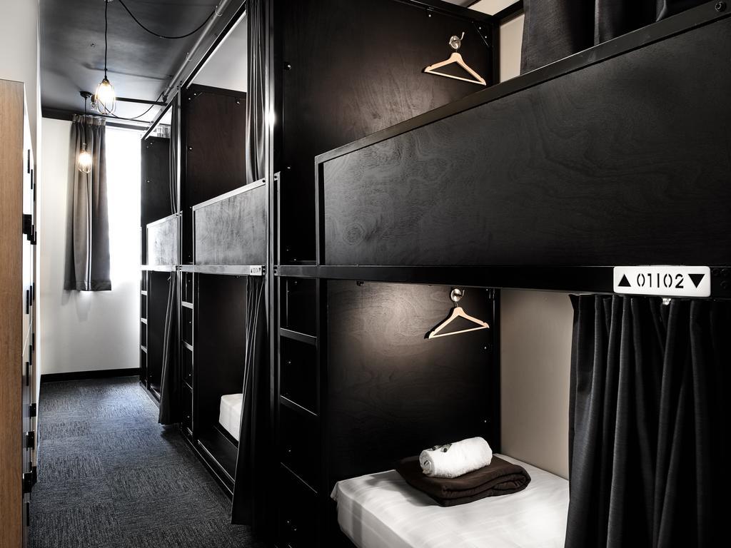 Capsule hotel The Pod 2*