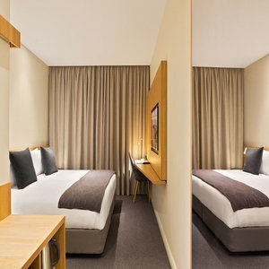 Hotel Mantra On Airport 4*