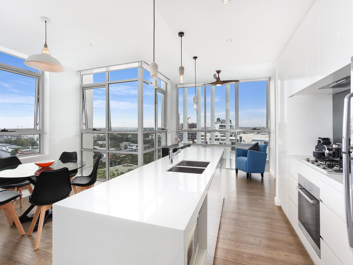As The Sun Sets - Modern And Spacious 2br Zetland Facing The Setting Sun Apartment Sydney
