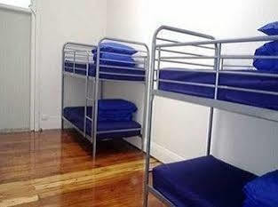 Mad Monkey East Side Hostel *