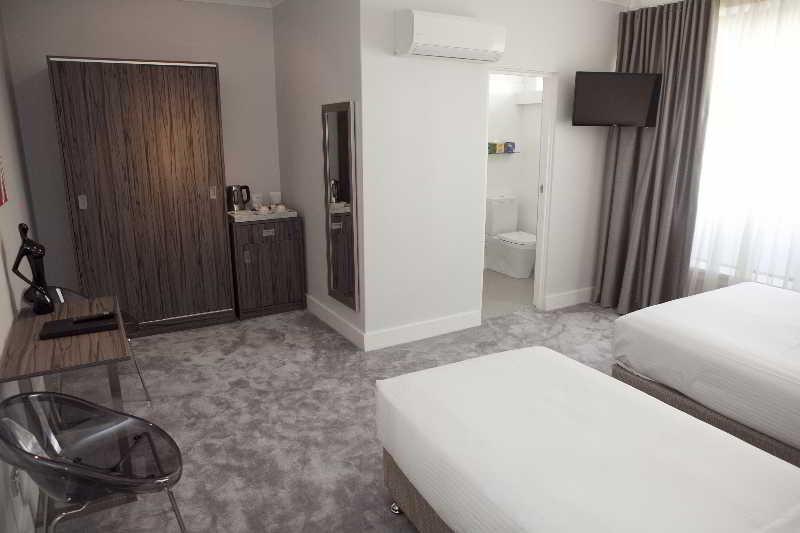 Hotel Savoy Double Bay 3*