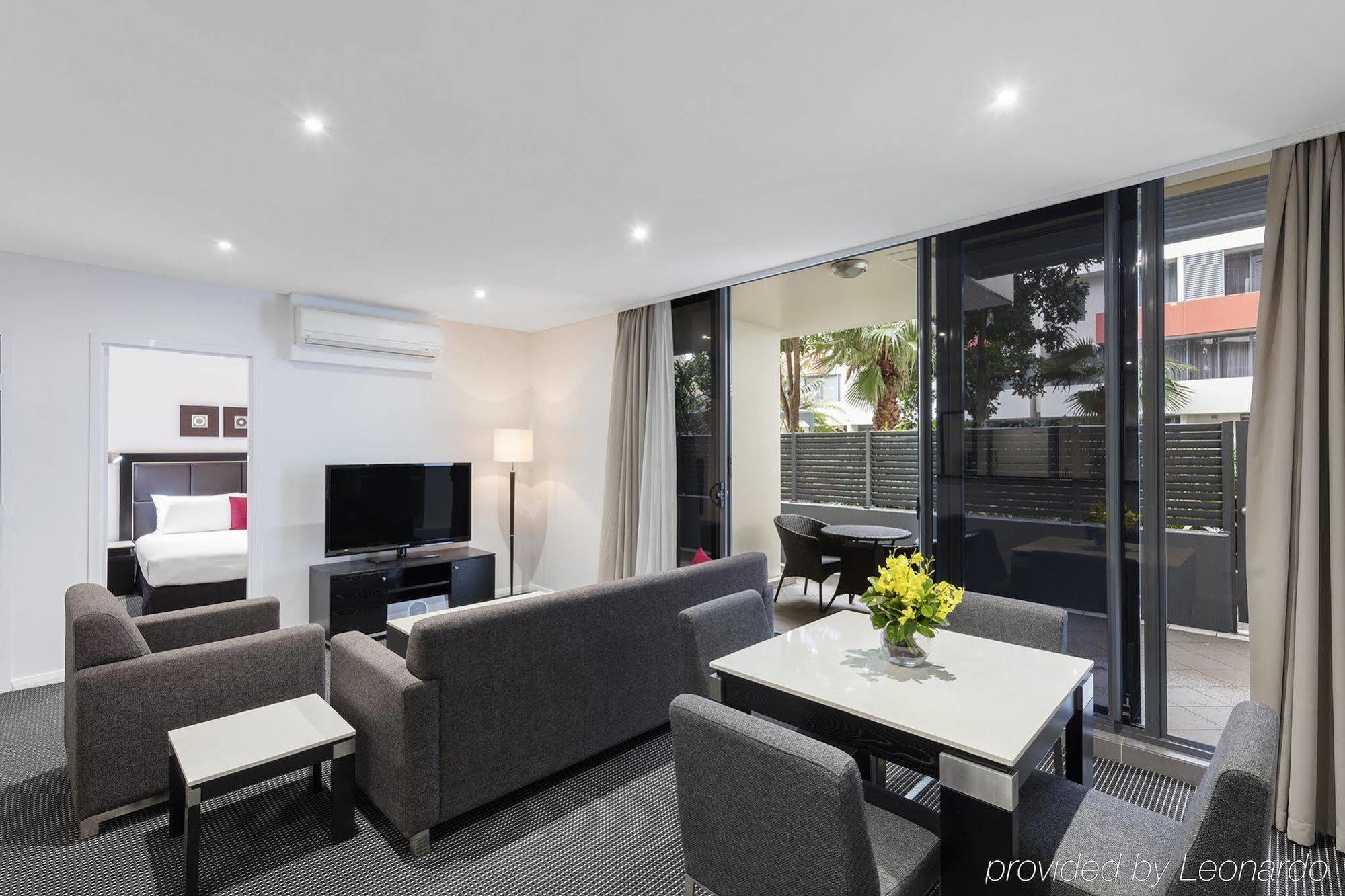 Meriton Waterloo Hotel