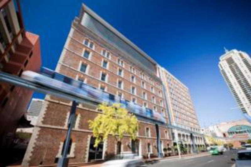 Furama Darling Harbour 4*