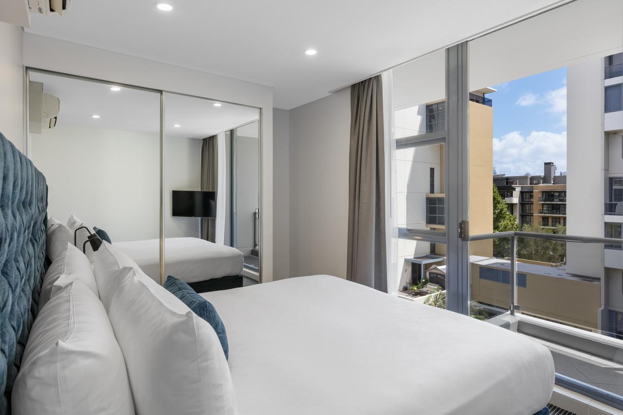 Hotel Meriton Waterloo 5*