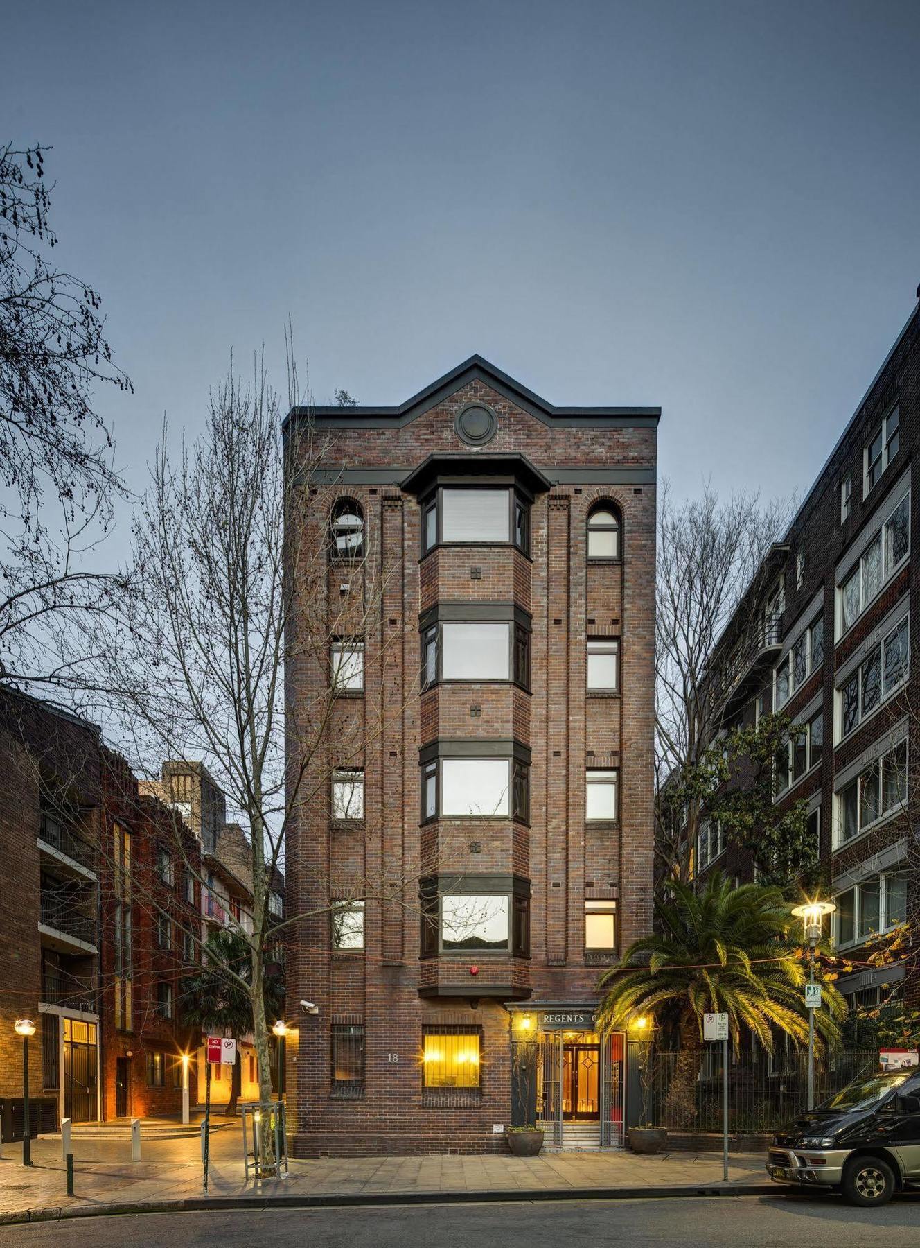 Regents Court 4*