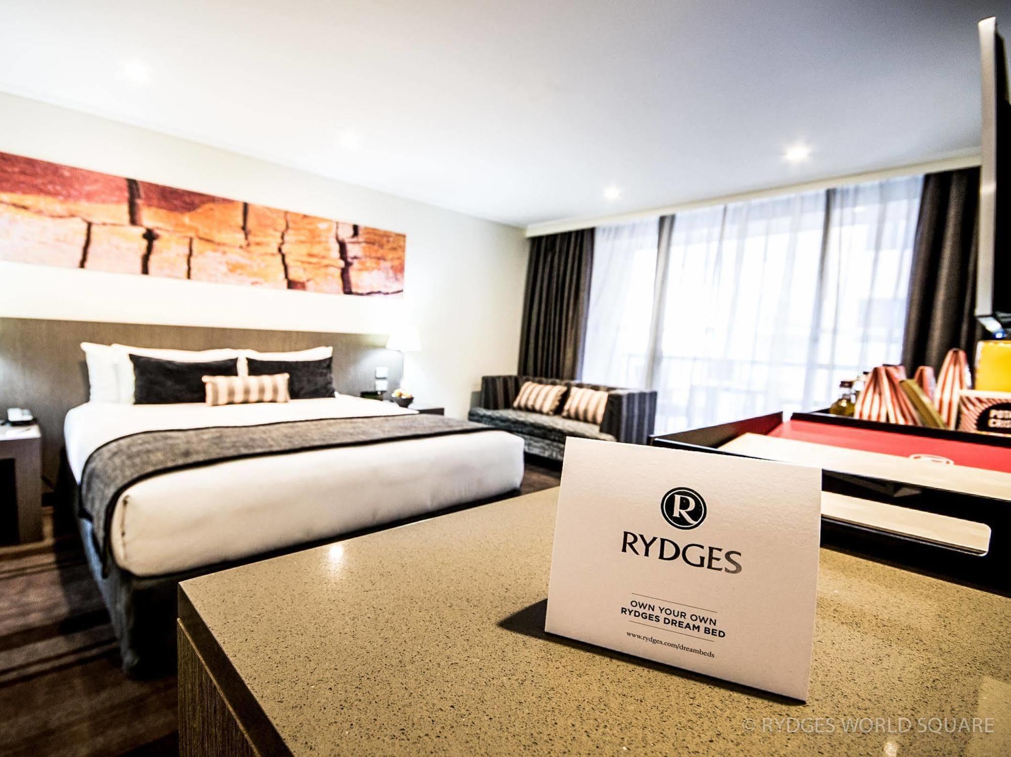 Hotel Rydges World Square 4*