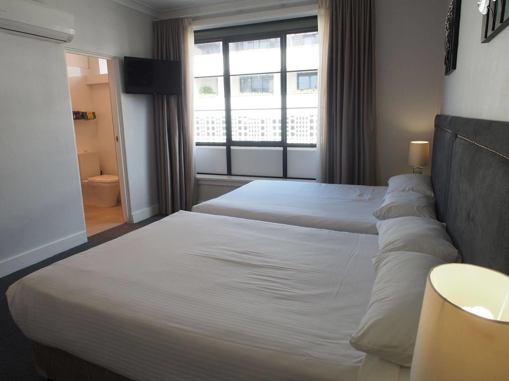 Hotel Savoy Double Bay 3*