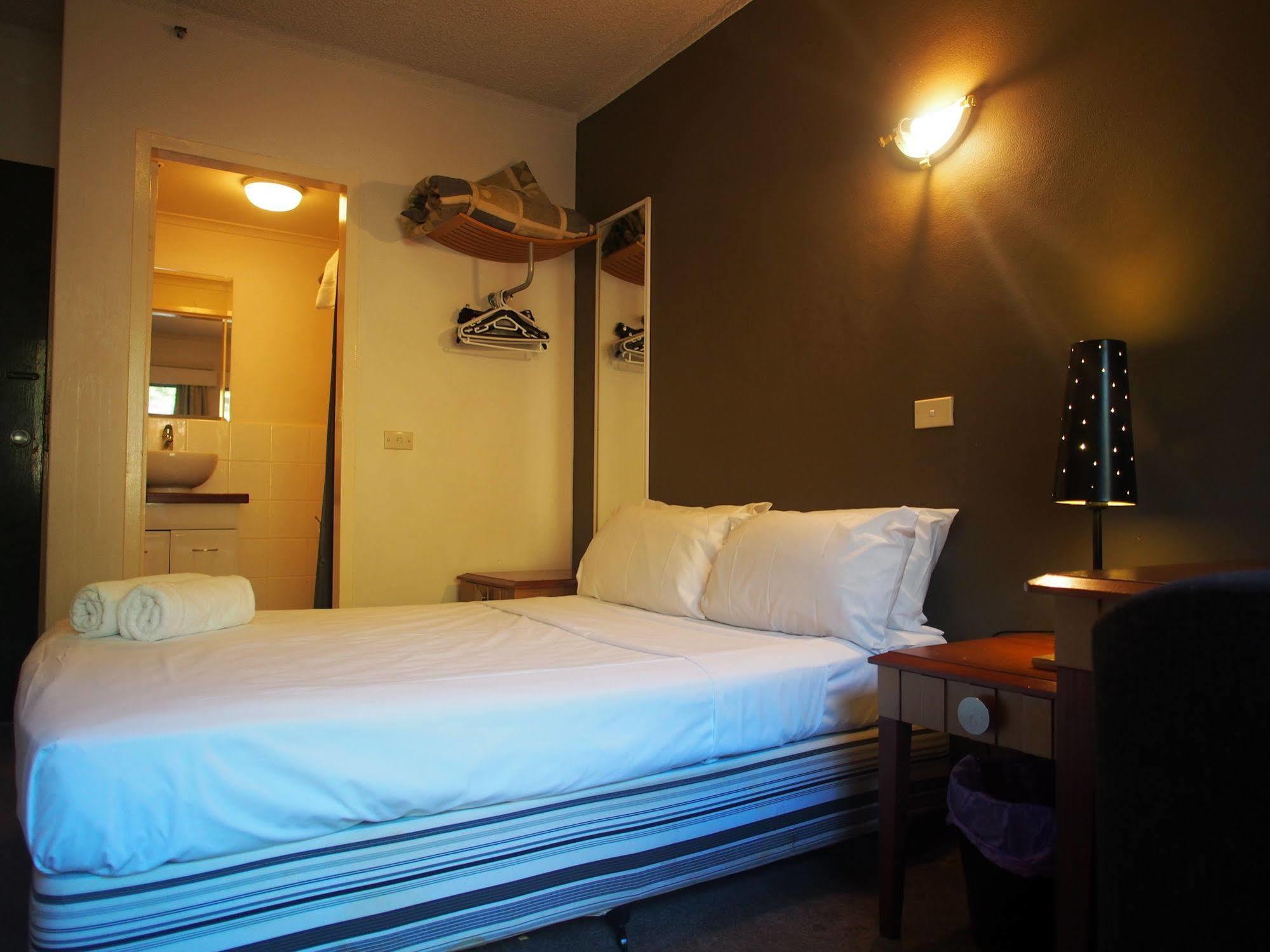 Crown Motel