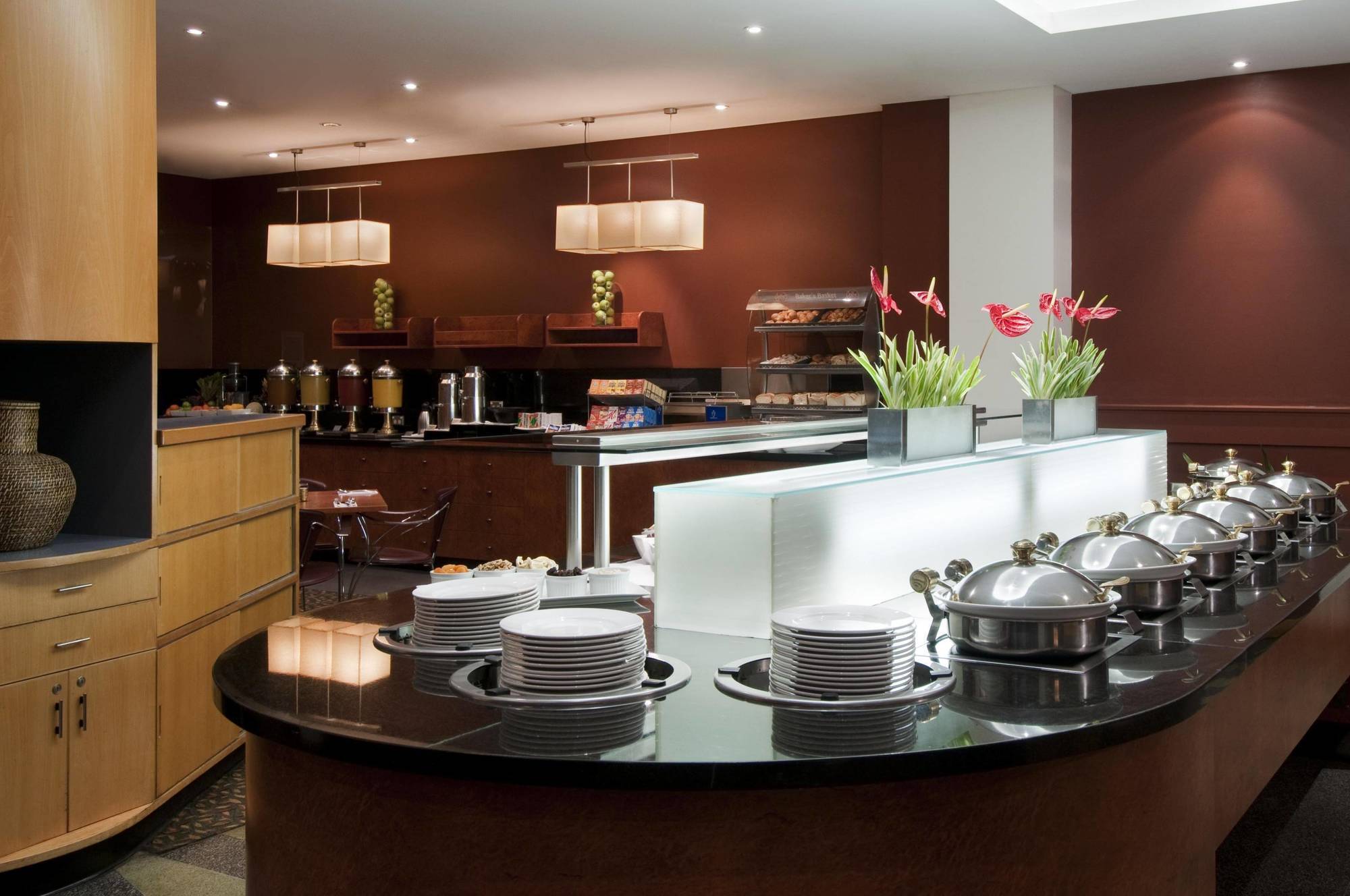 Crowne Plaza Airport By Ihg 4*