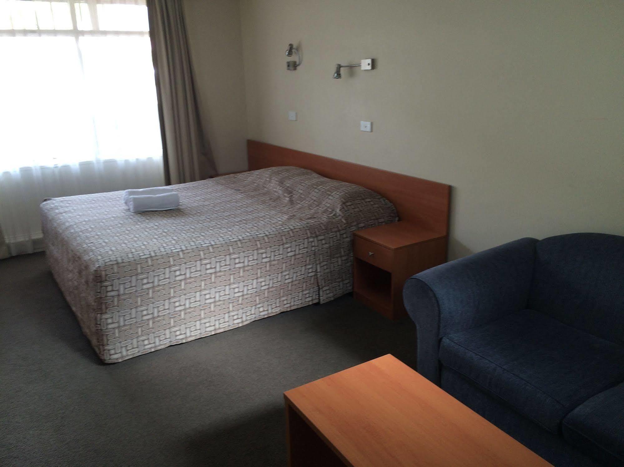 Liberty Plains Motor 3* Sydney