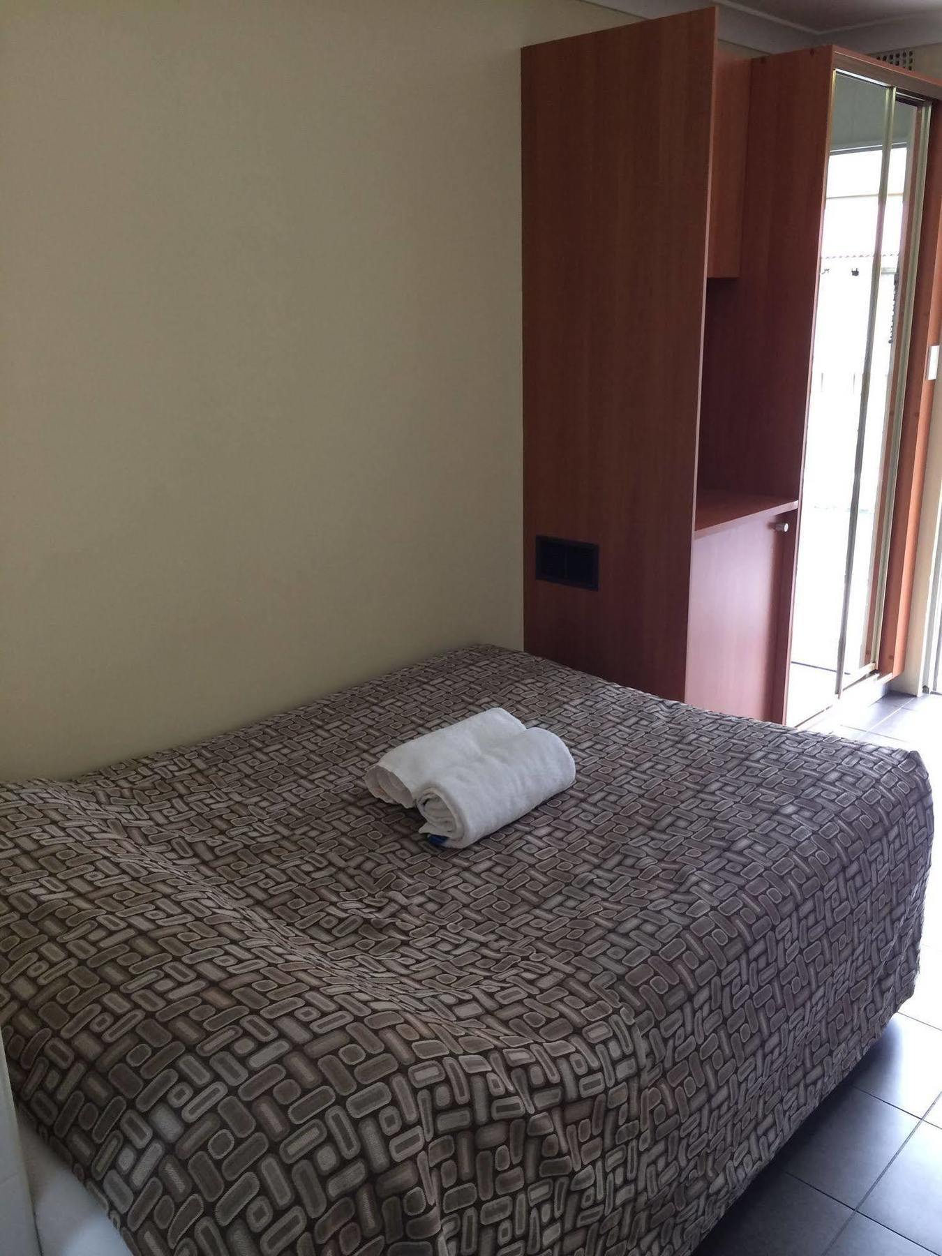 Liberty Plains Motor Motel 3*