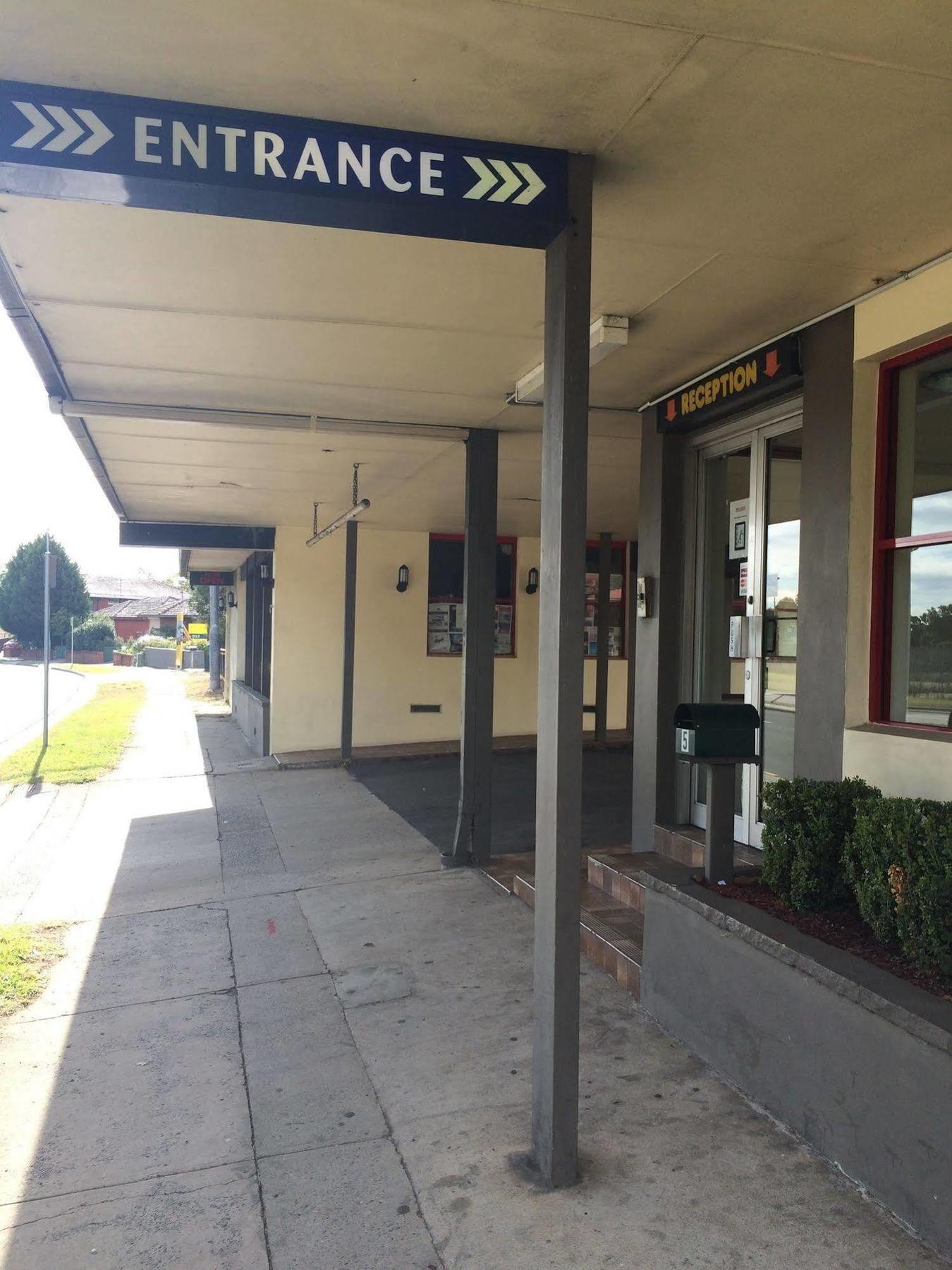 Liberty Plains Motor Motel 3*