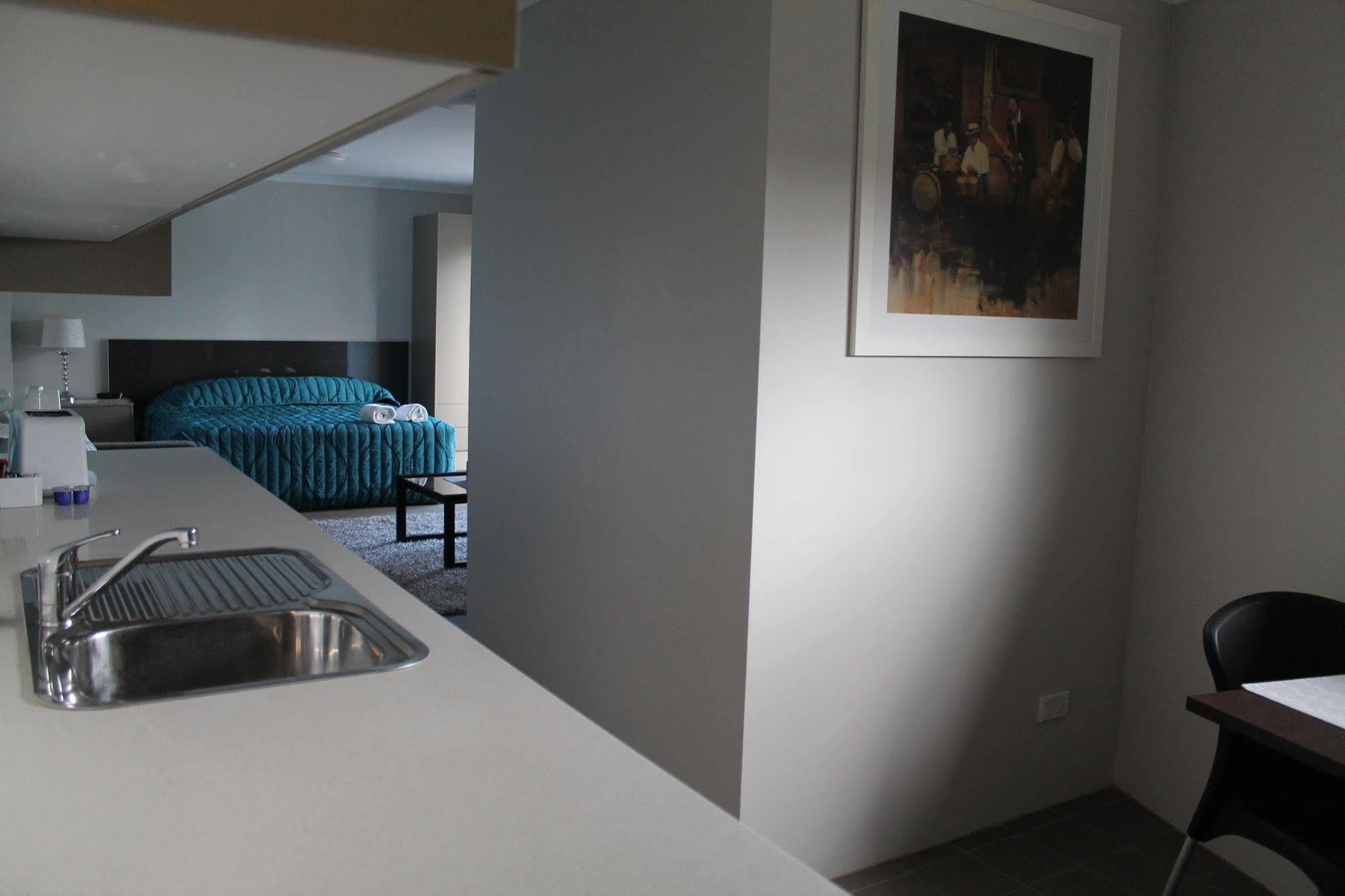 Strathfield Executive 4*