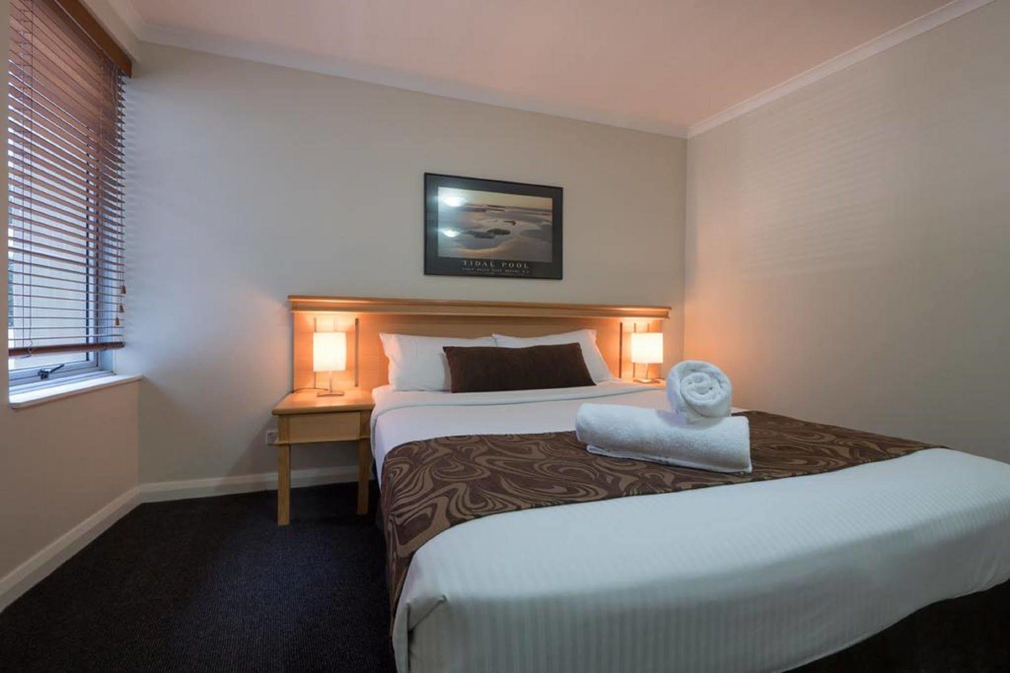 Napoleon On Kent 4* Sydney