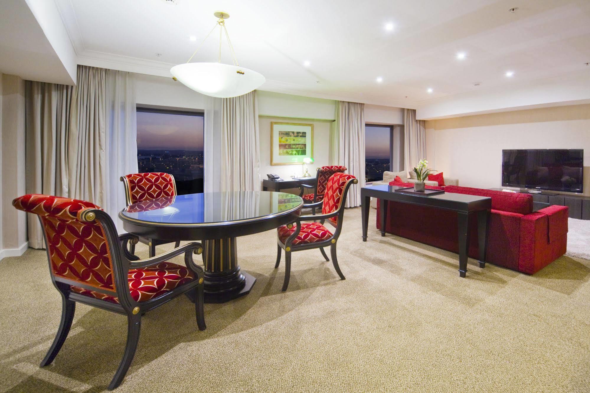 Stamford Plaza Airport & Conference Centre 5*