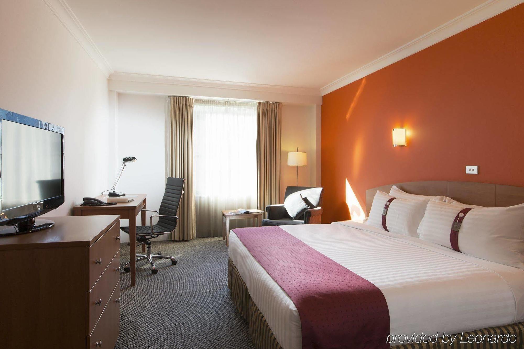 Hotel Furama Darling Harbour 4*