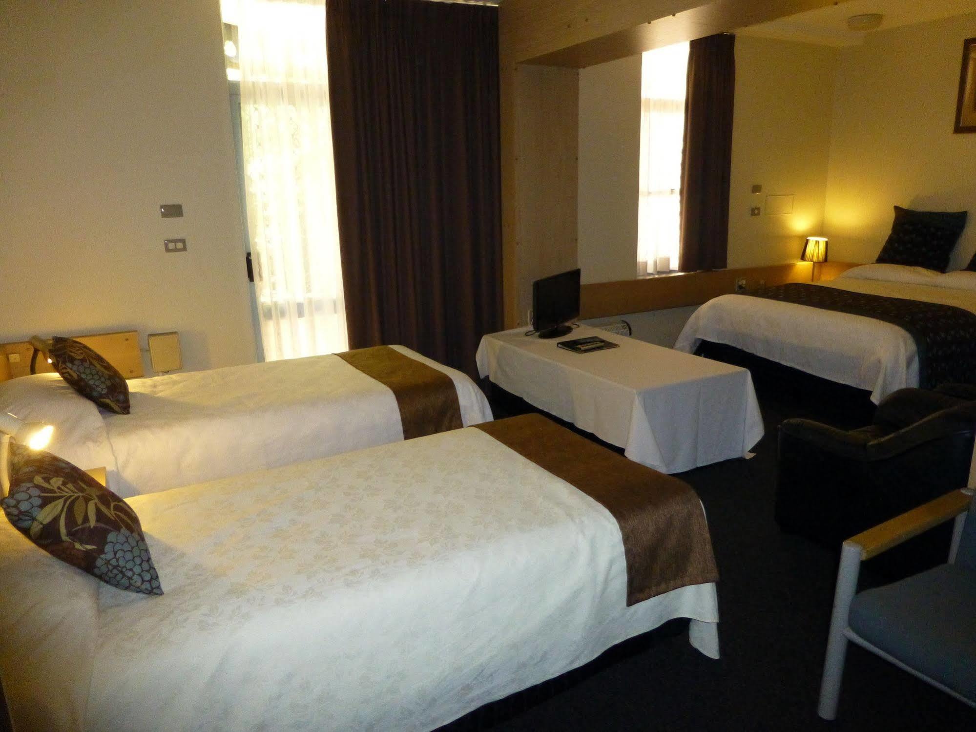 Mariners Court Hotel 3*