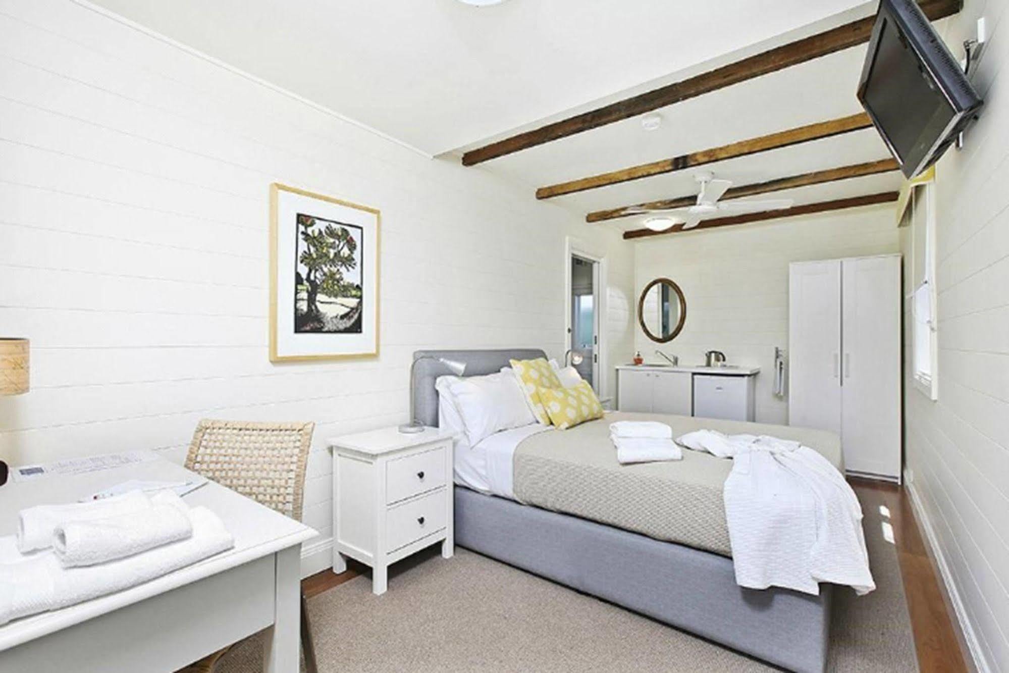 Admiral Collingwood Lodge *