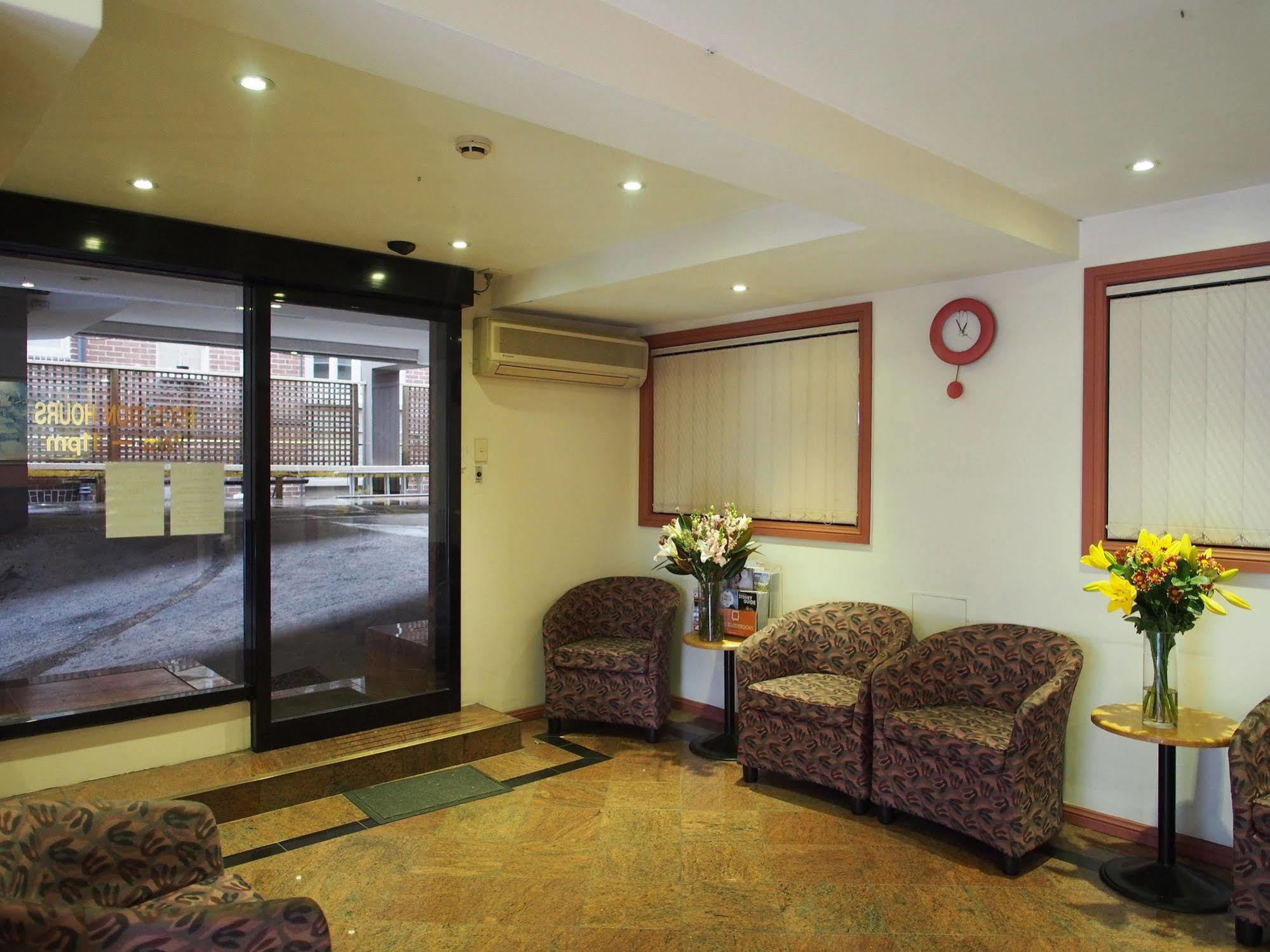 Edgecliff 3*